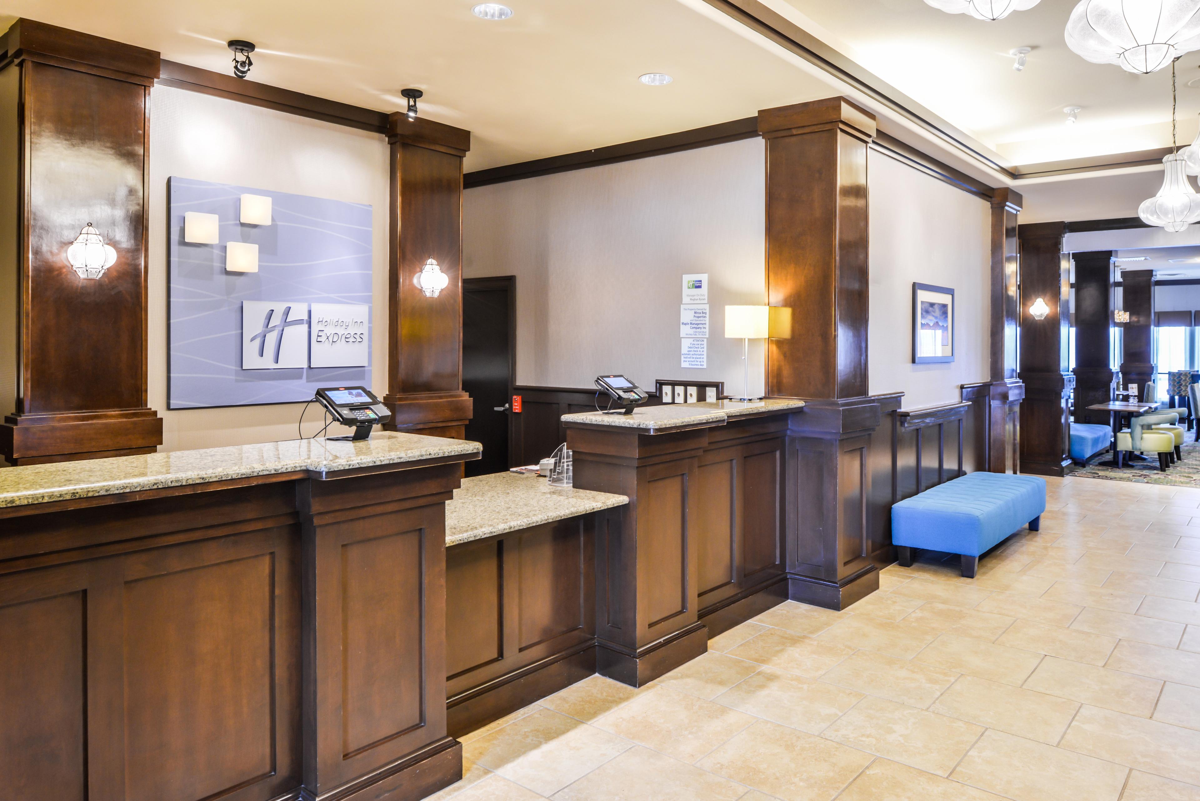 HOLIDAY INN EXPRESS AND SUITES BY I