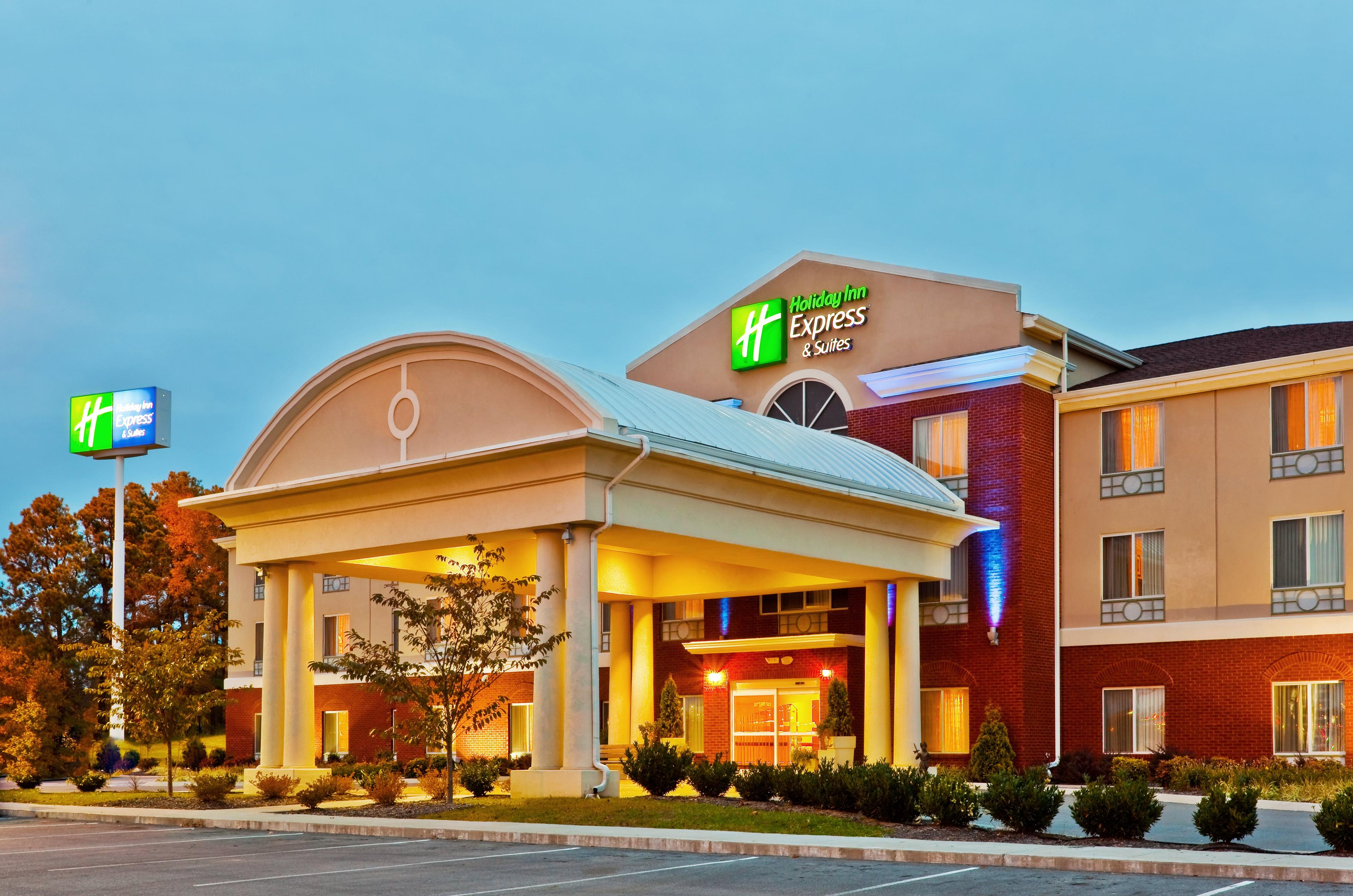 HOLIDAY INN EXP STES DICKSON BY IHG