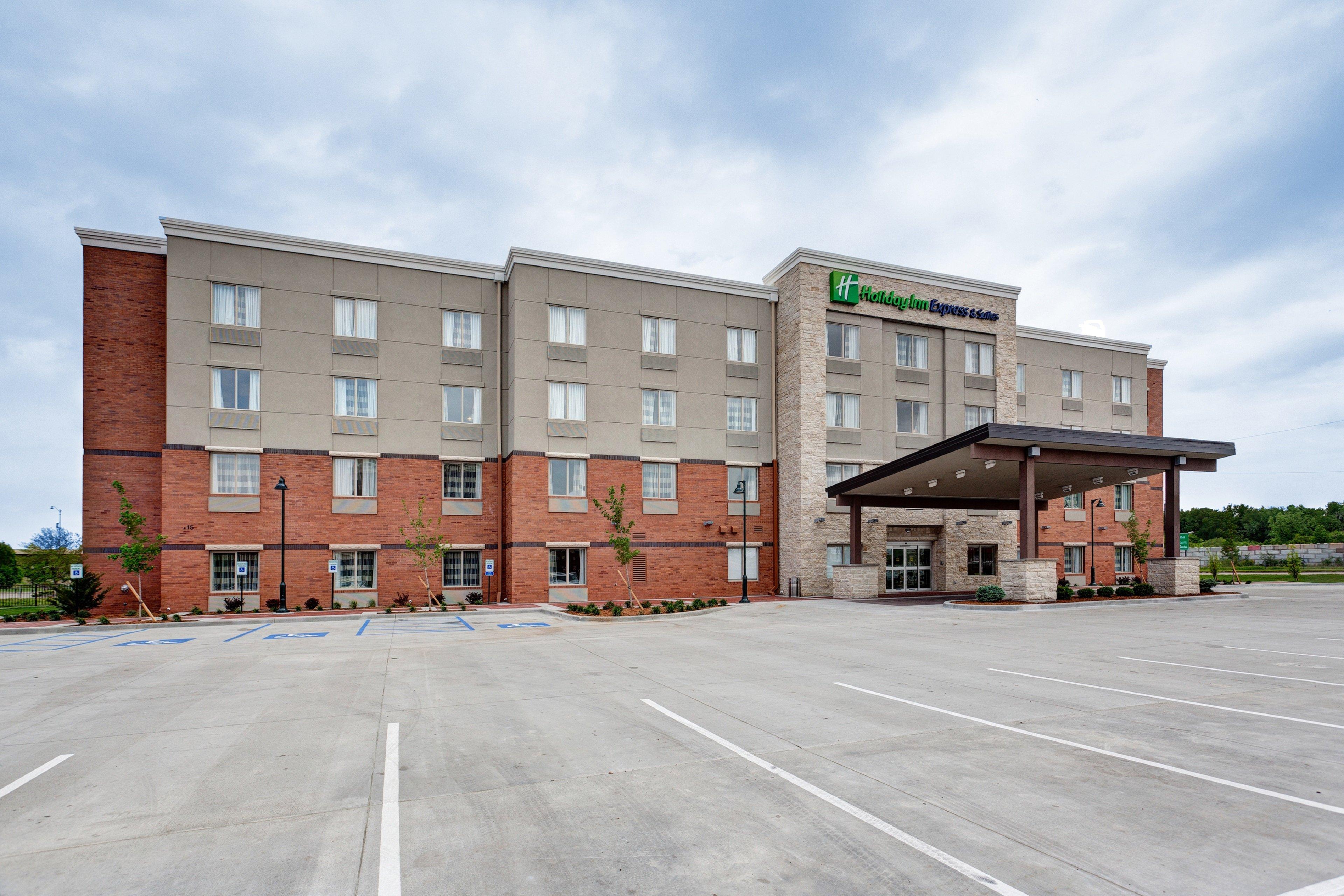 HOLIDAY INN EXP STES MANHATTAN BY I