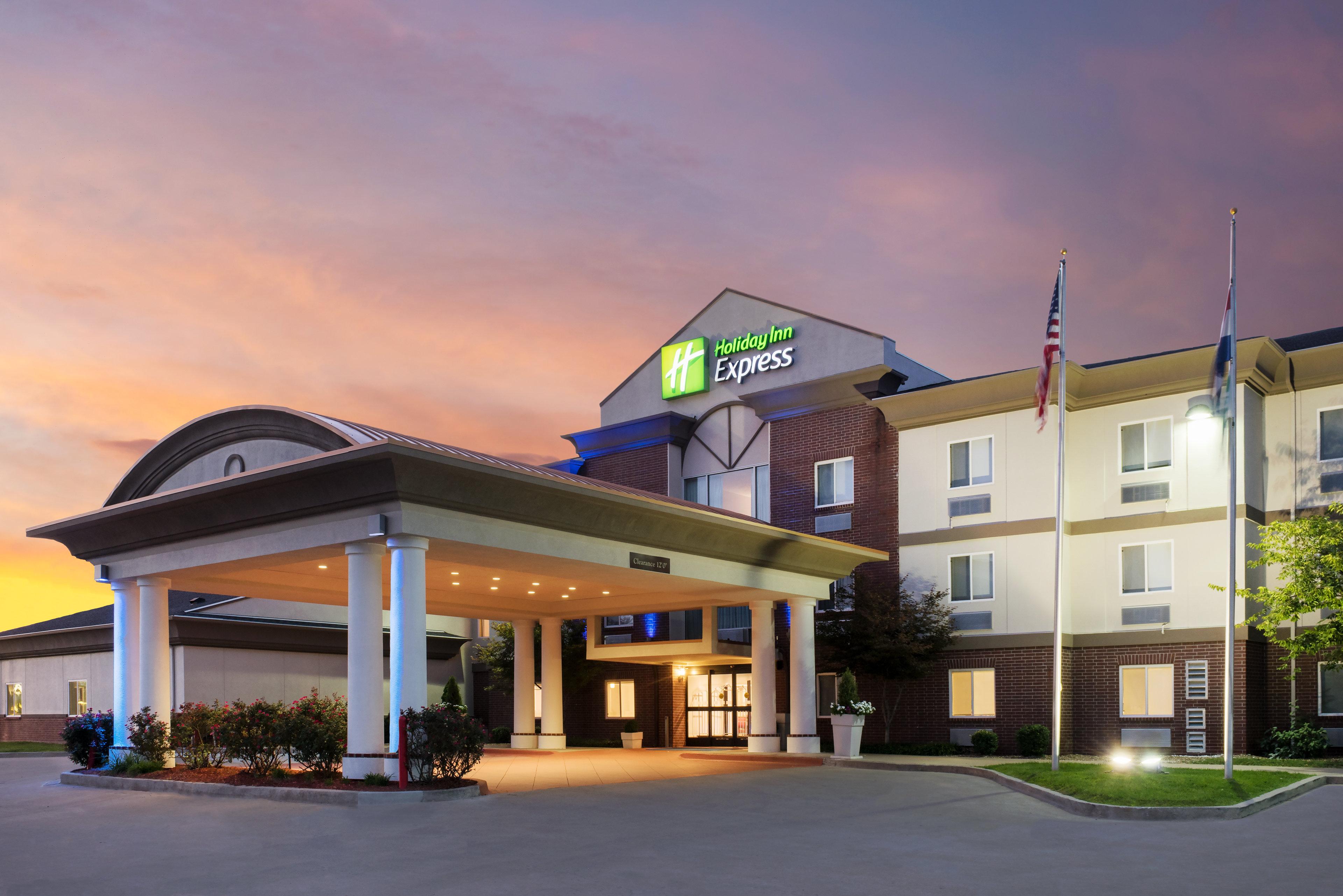 HOLIDAY INN EXPRESS WARRENTON BY IH