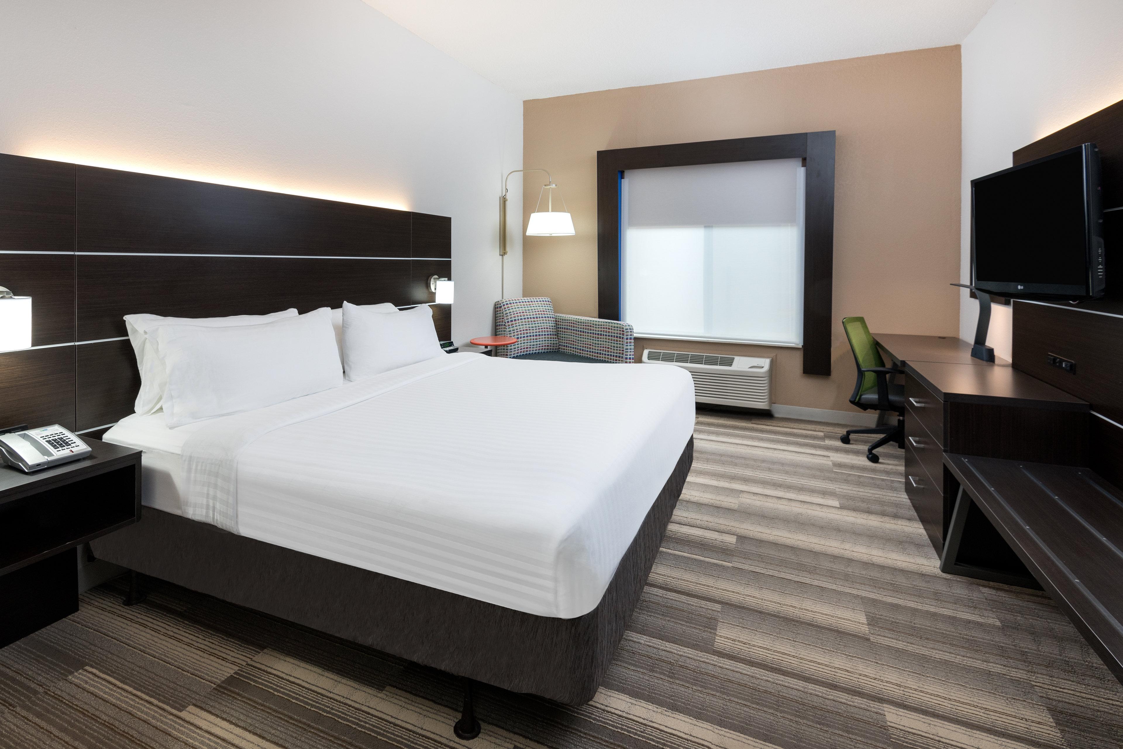 HOLIDAY INN EXPRESS HILLSVILLE BY I