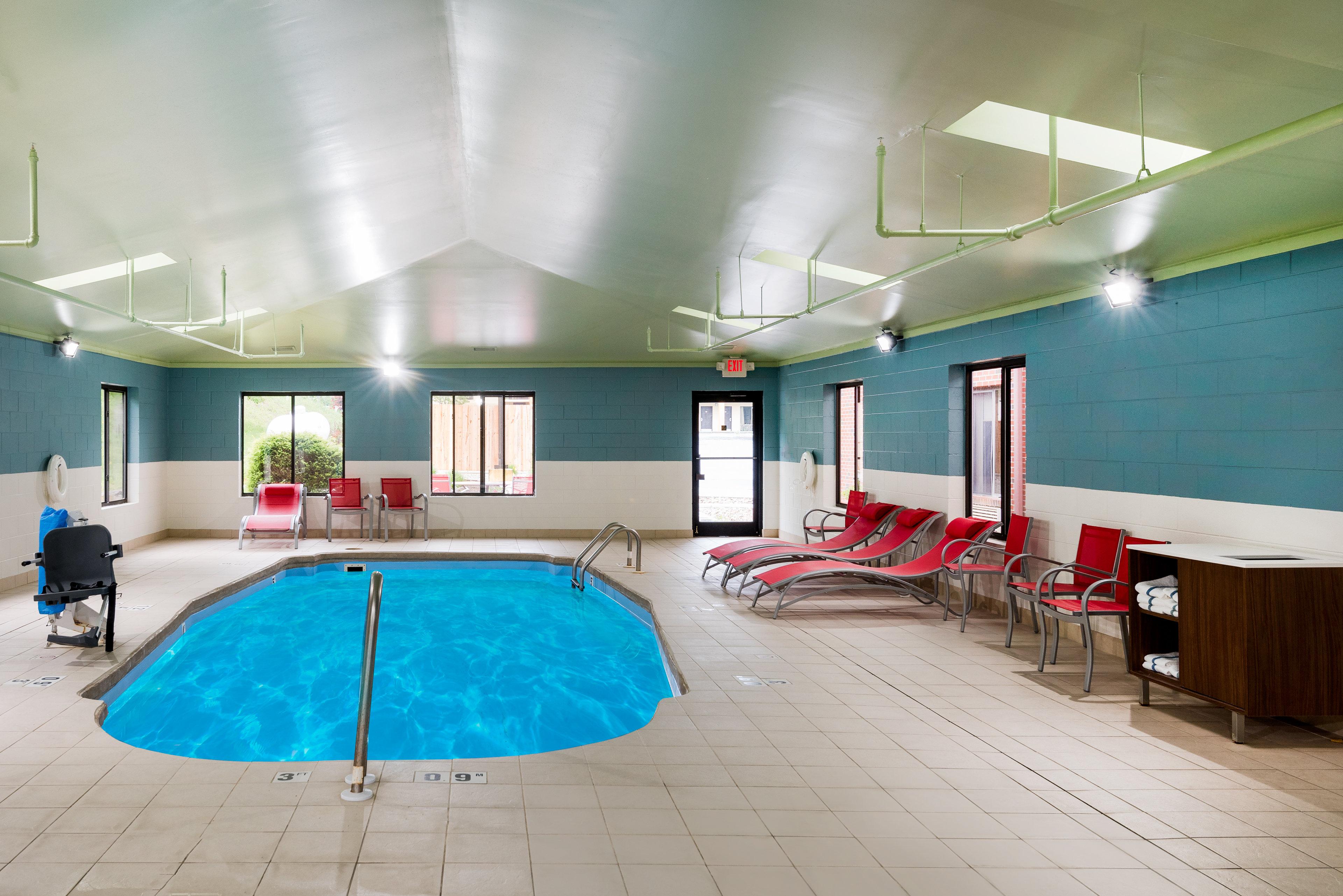 HOLIDAY INN EXPRESS HILLSVILLE BY I