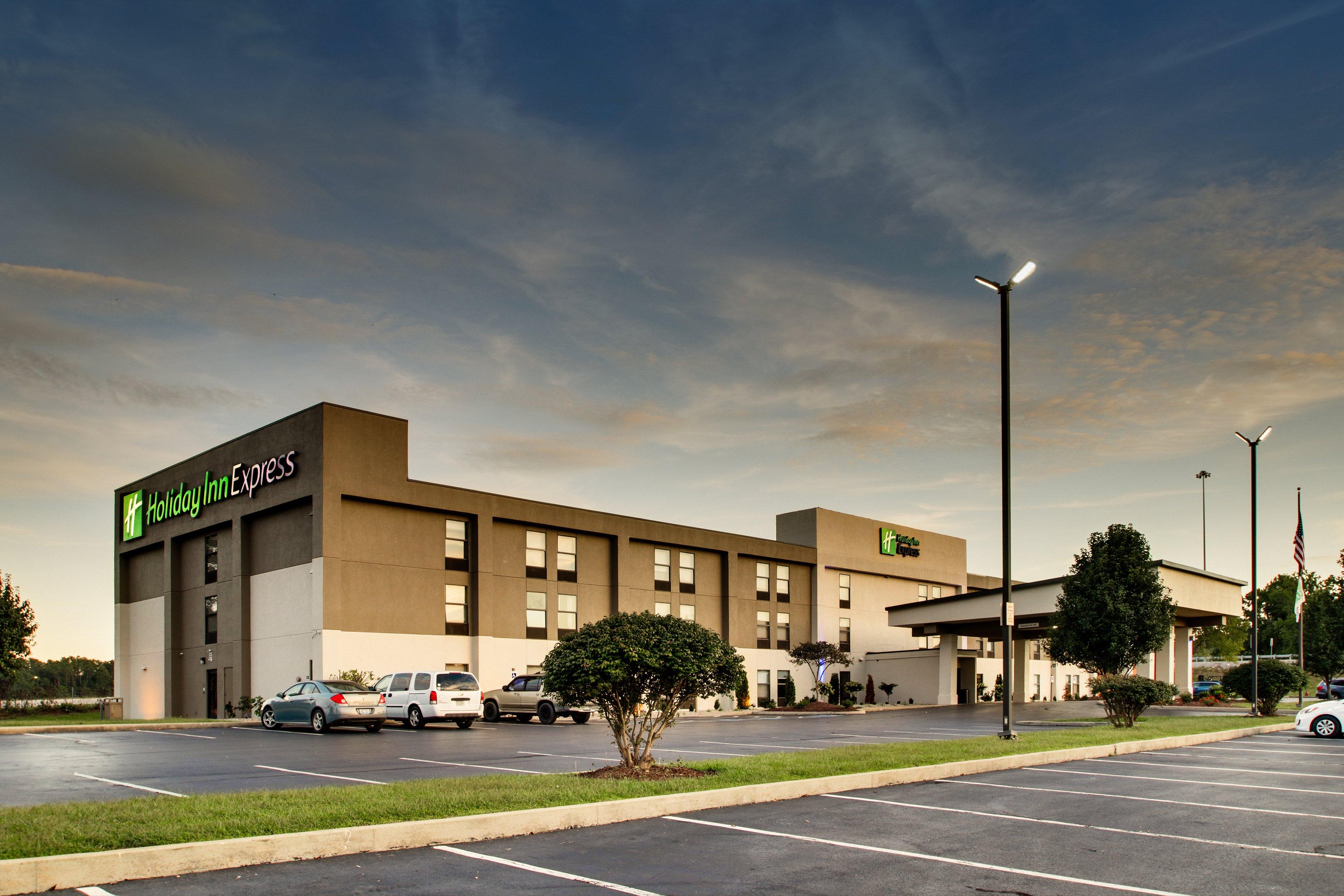 HOLIDAY INN EXP HORSE CAVE BY IHG