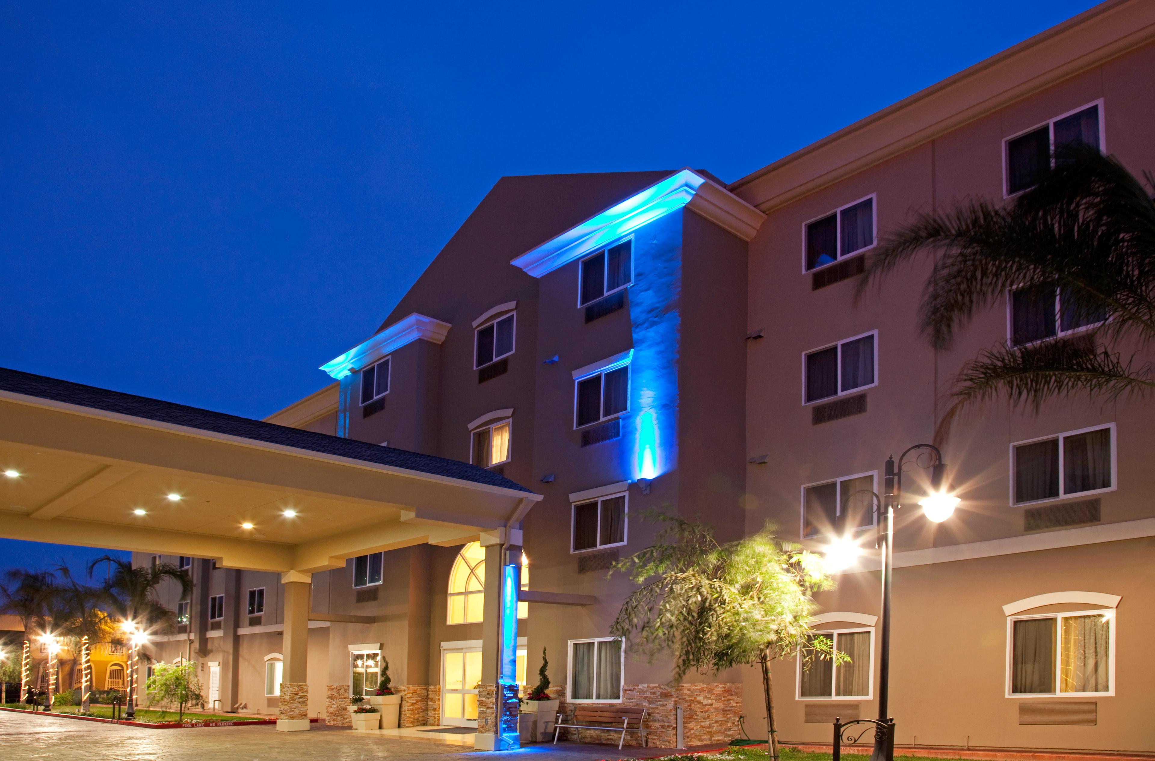 HOLIDAY INN EXP STES APT HAWTH BY I