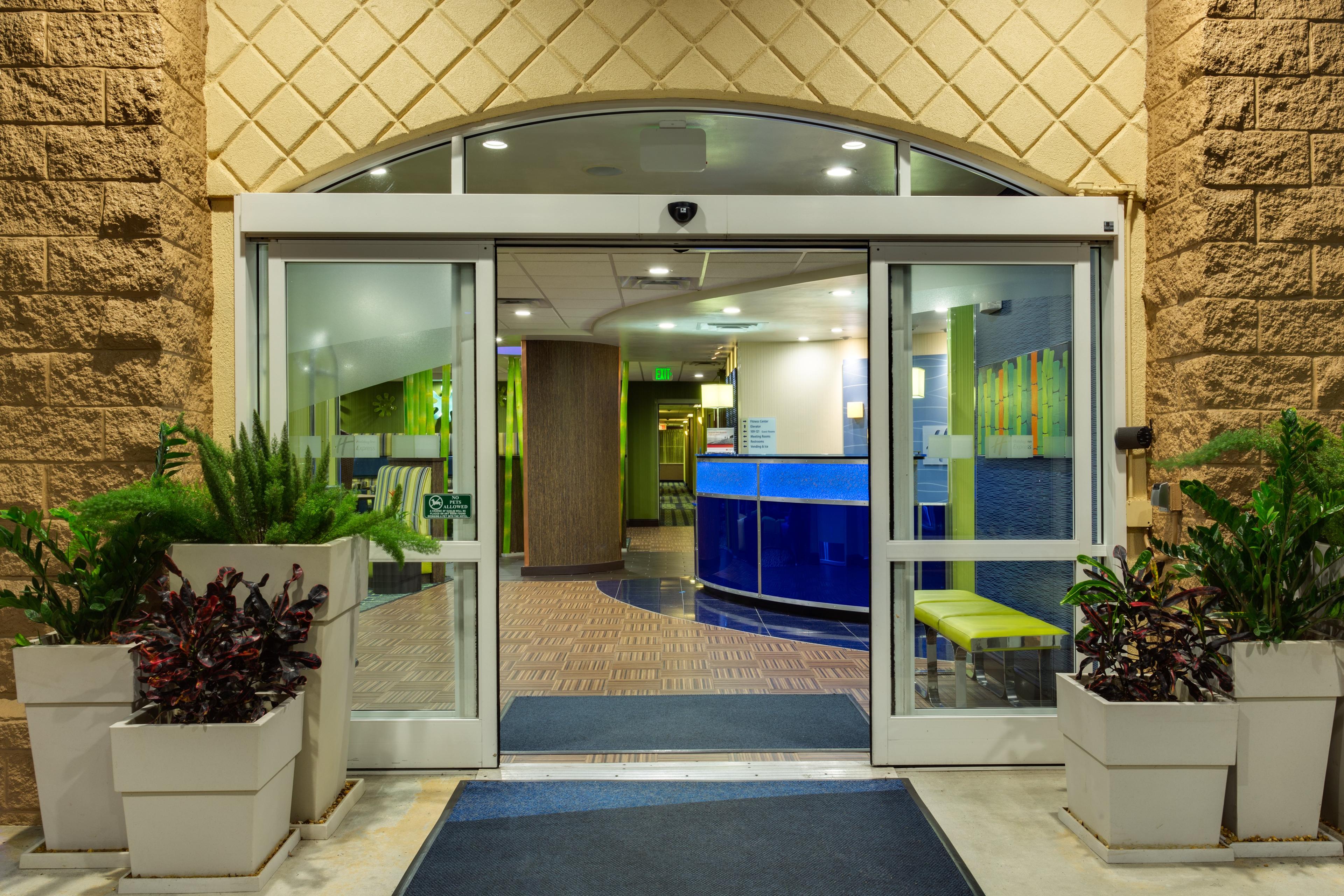 HOLIDAY INN EXP STE PLANT CITY BY I