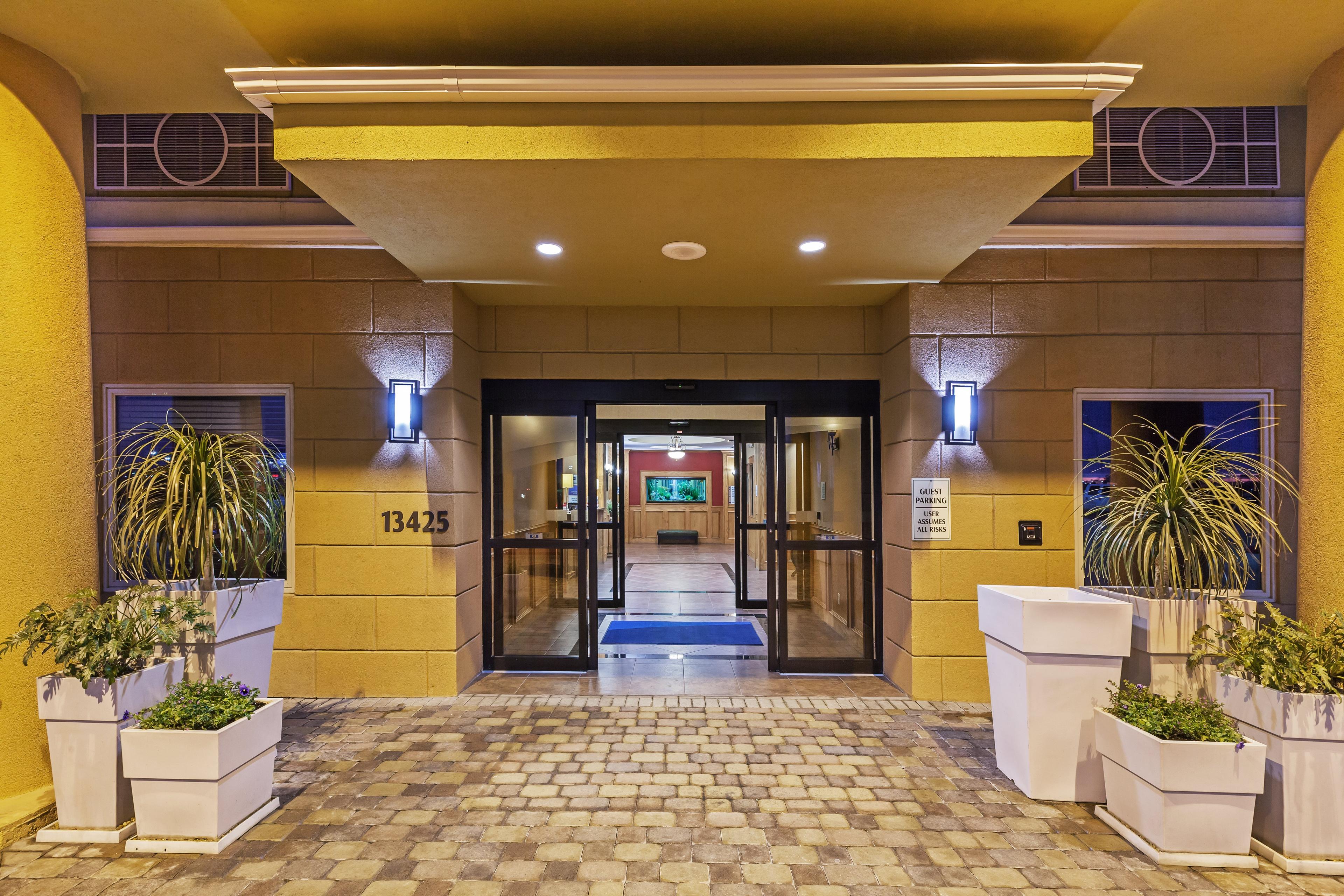 HOLIDAY INN EX STES NW CORP CH BY I