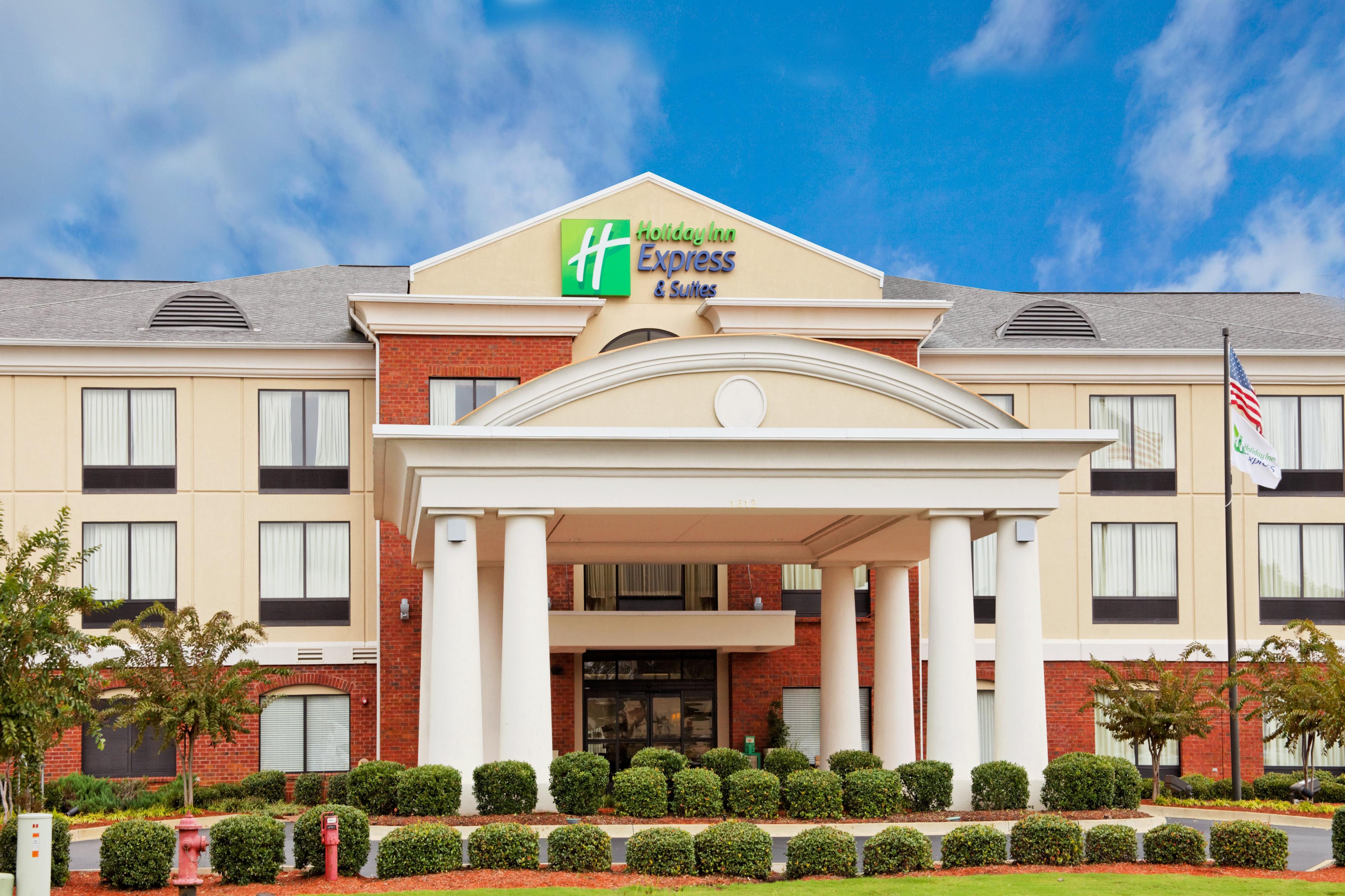 HOLIDAY INN EXPRESS AND SUITES BY I