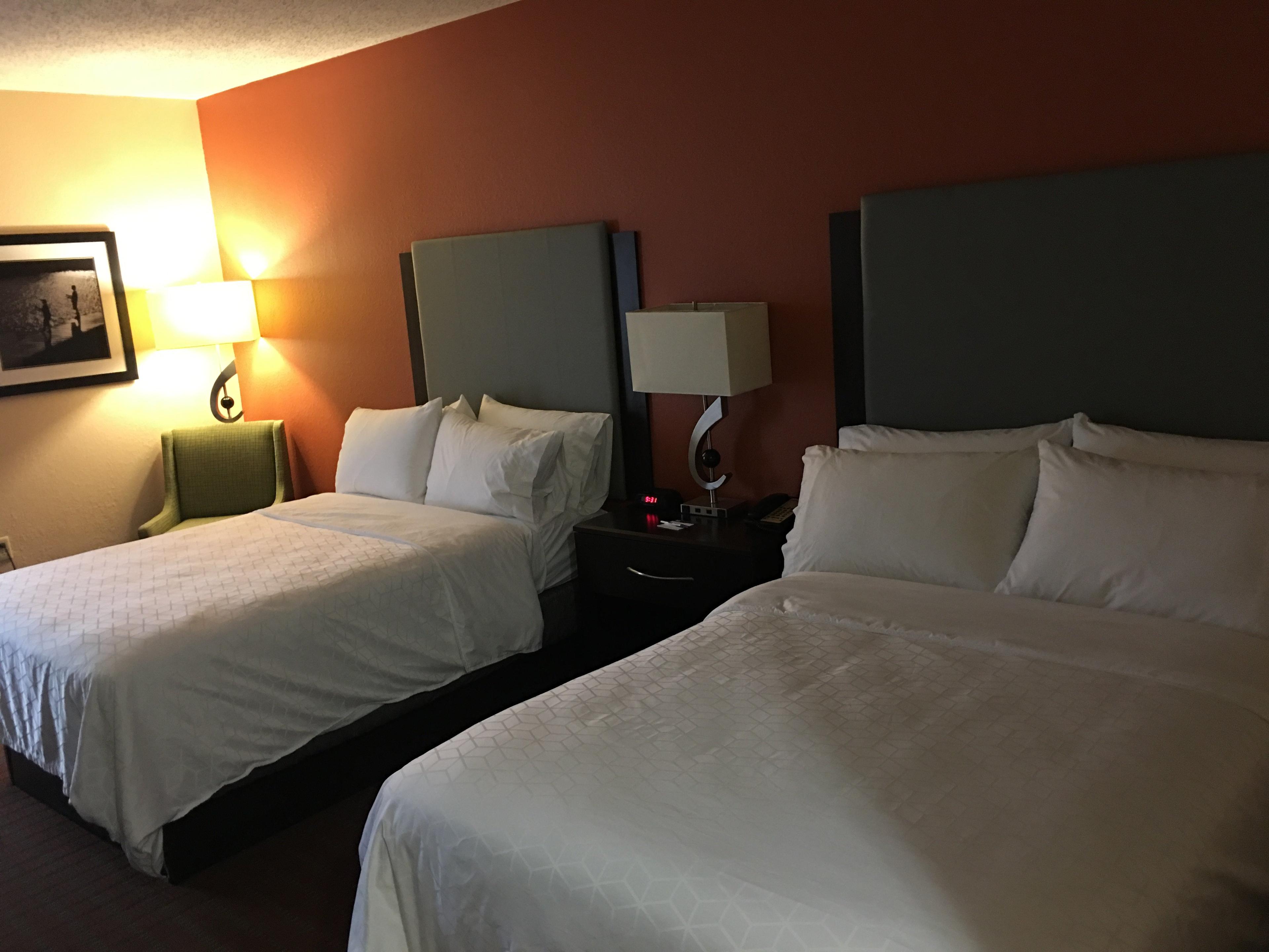 HOLIDAY INN EXPRESS SUITES BY IHG