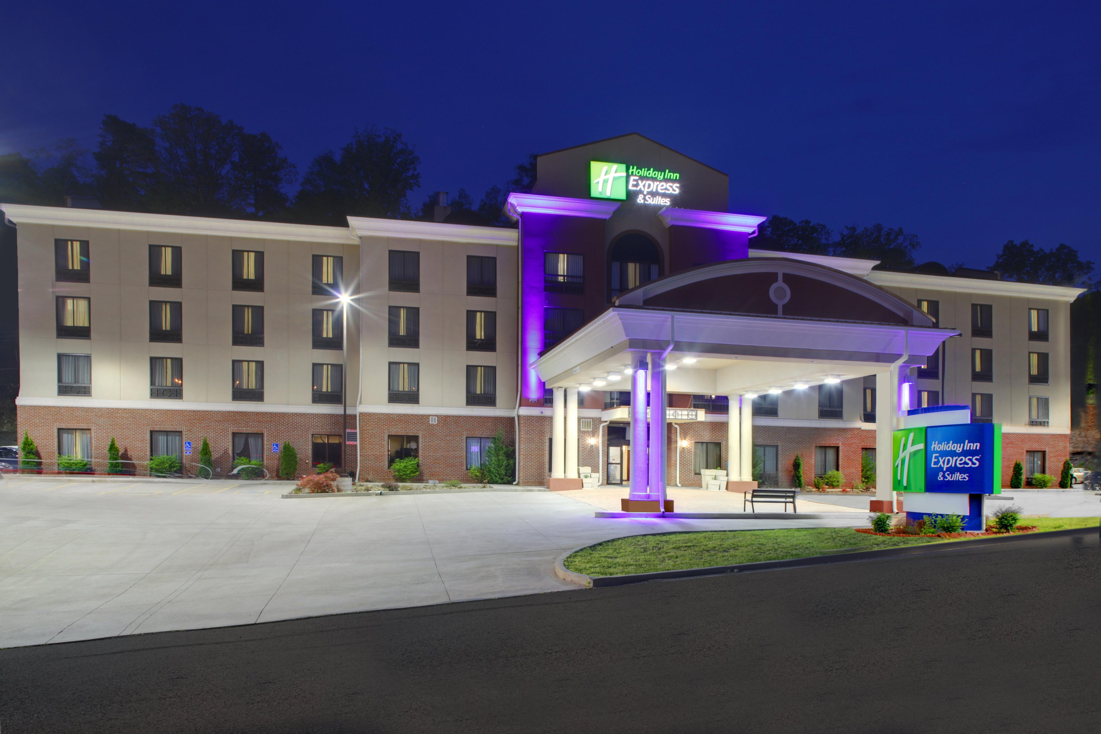 HOLIDAY INN EXP STES CROSS LANE BY