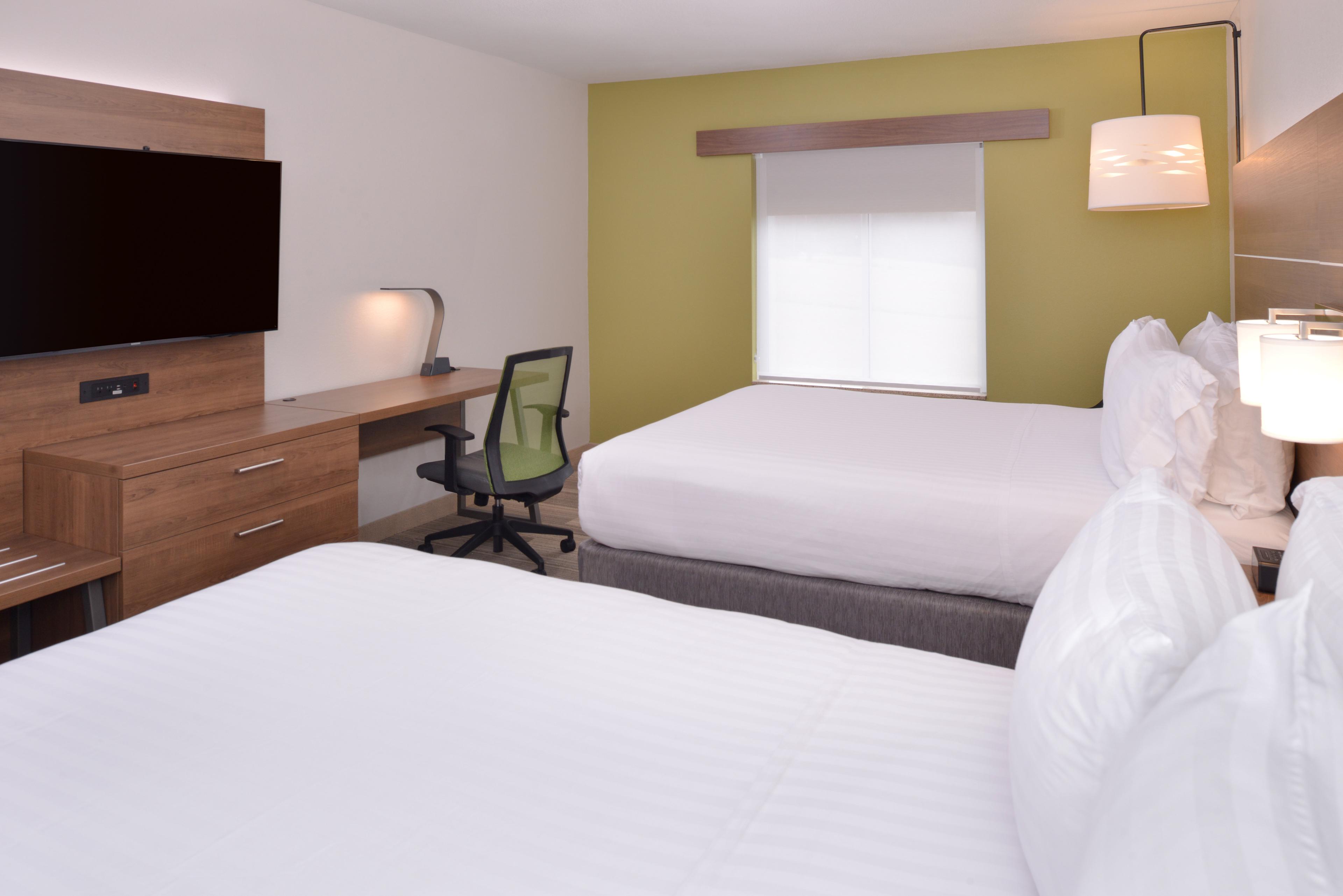 HOLIDAY INN EXPRESS AND SUITES BY I