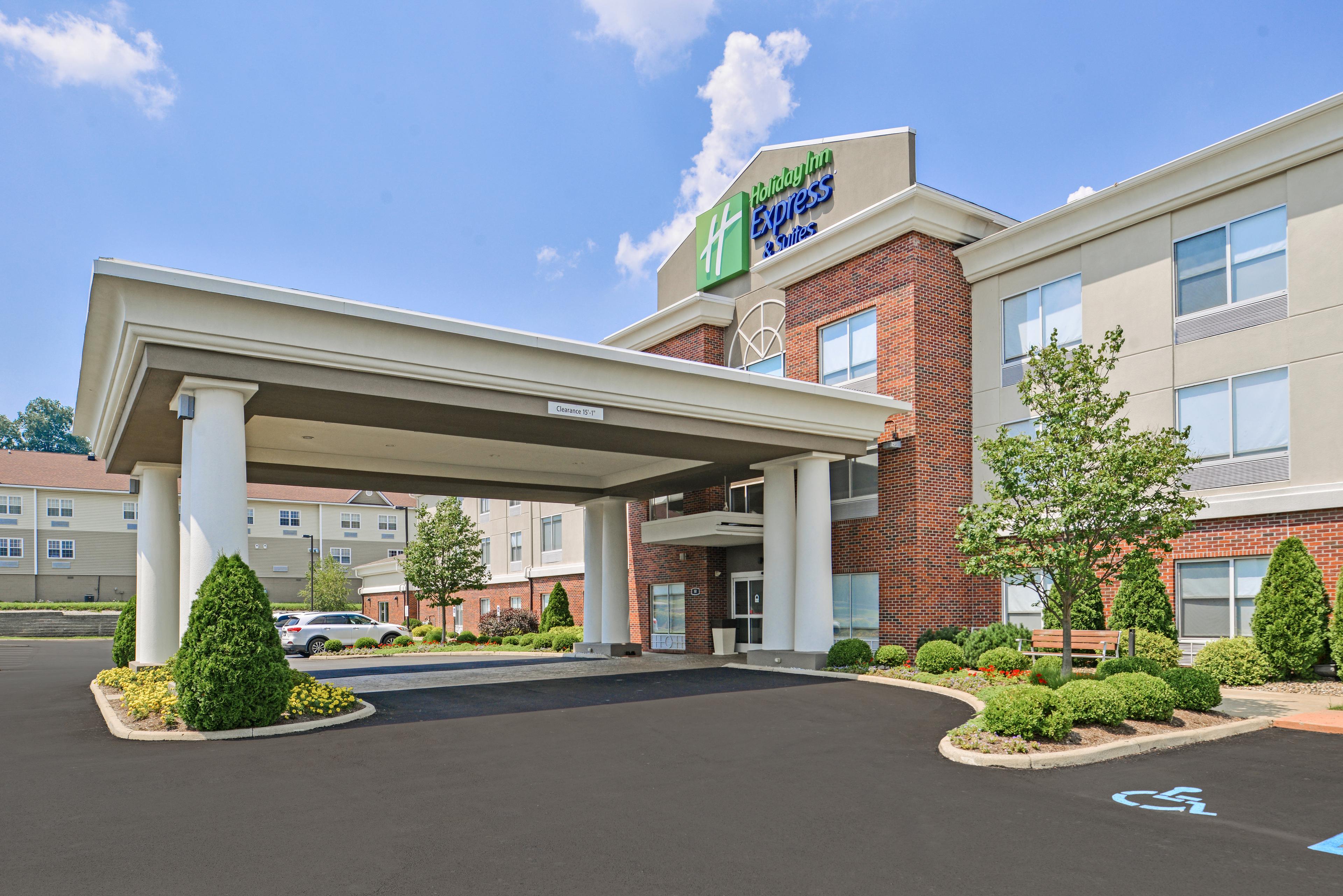 HOLIDAY INN EXPRESS AND SUITES BY I