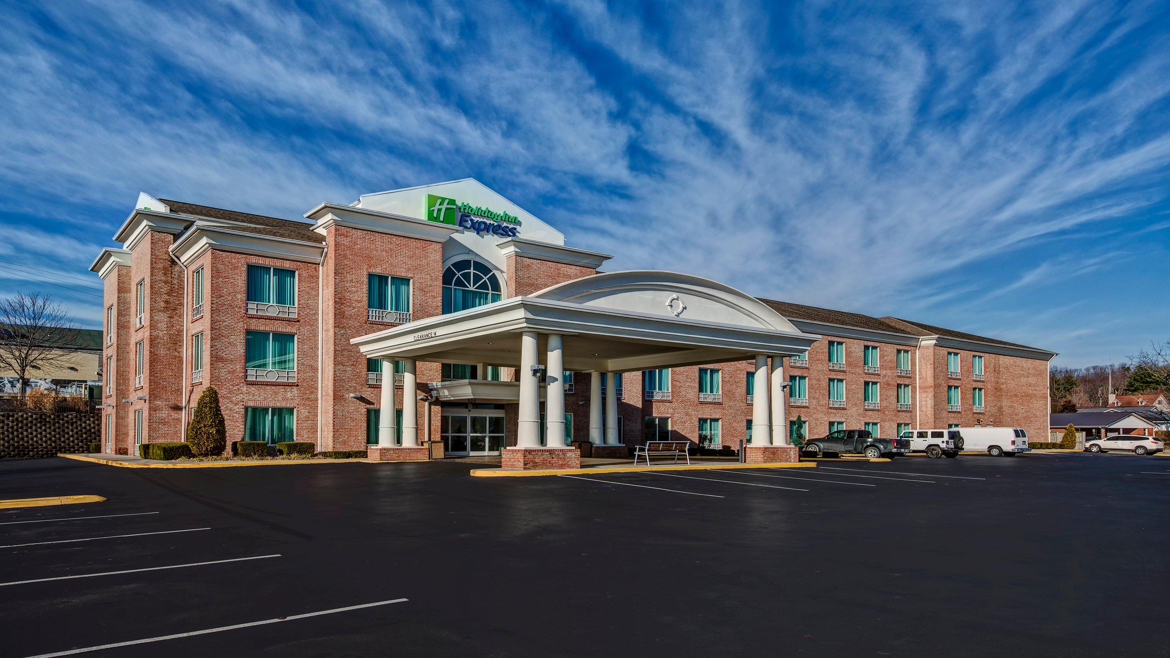 HOLIDAY INN EXPRESS AND SUITES BY I