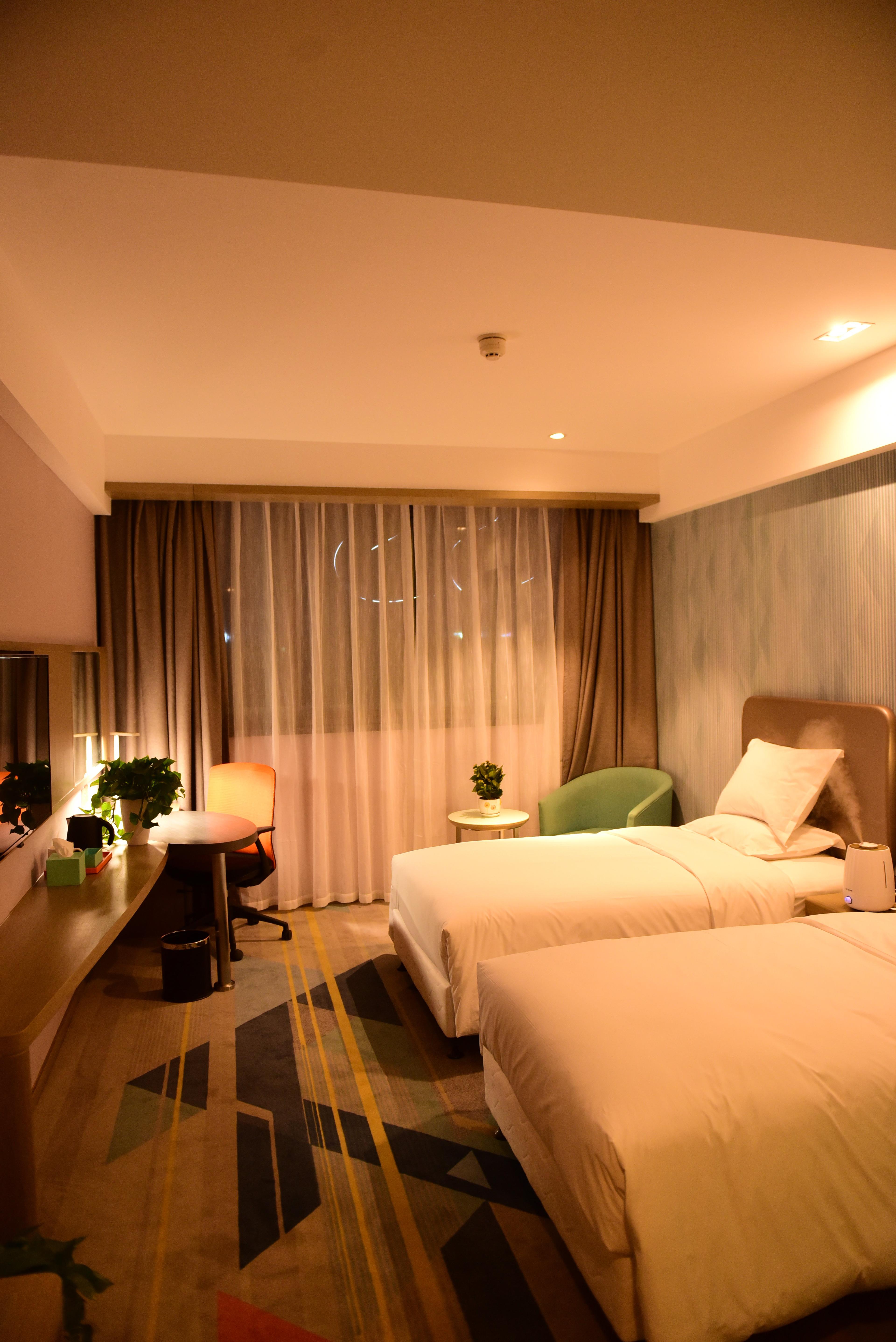 HOLIDAY INN EXP LHASA POTALA SQUARE