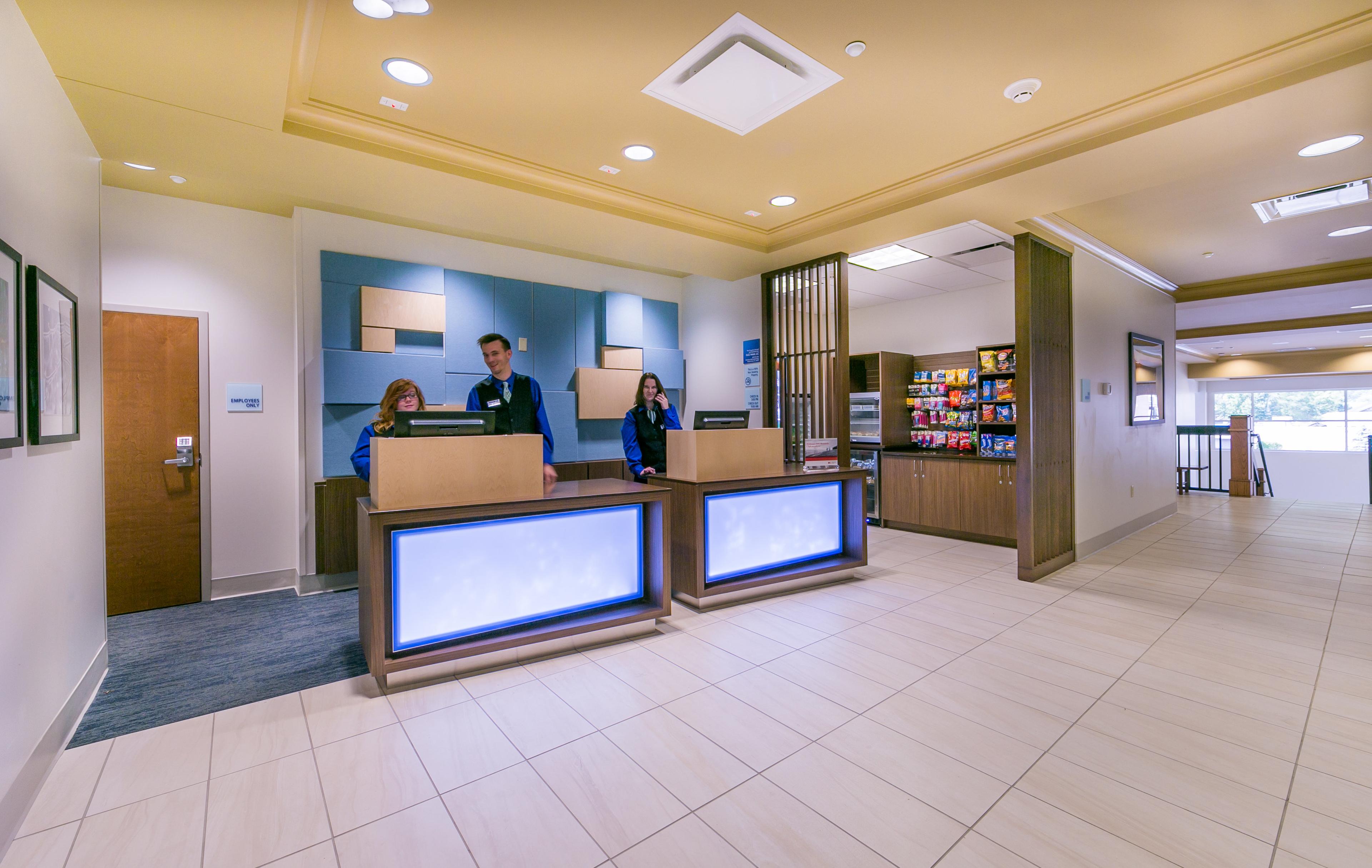 HOLIDAY INN EXP GATLINBURG DWTN BY