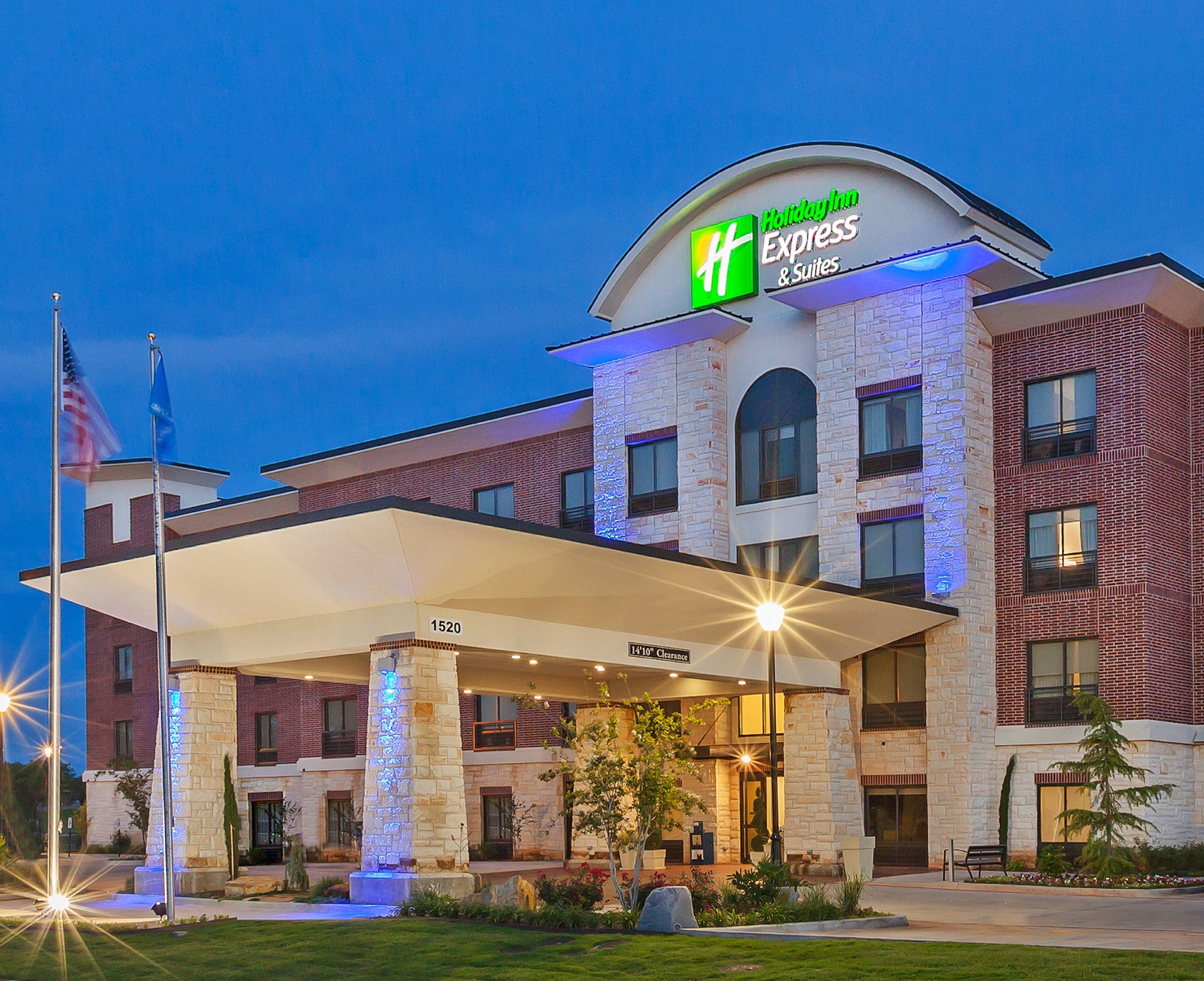 HOLIDAY INN EXPRESS AND SUITES DUNC