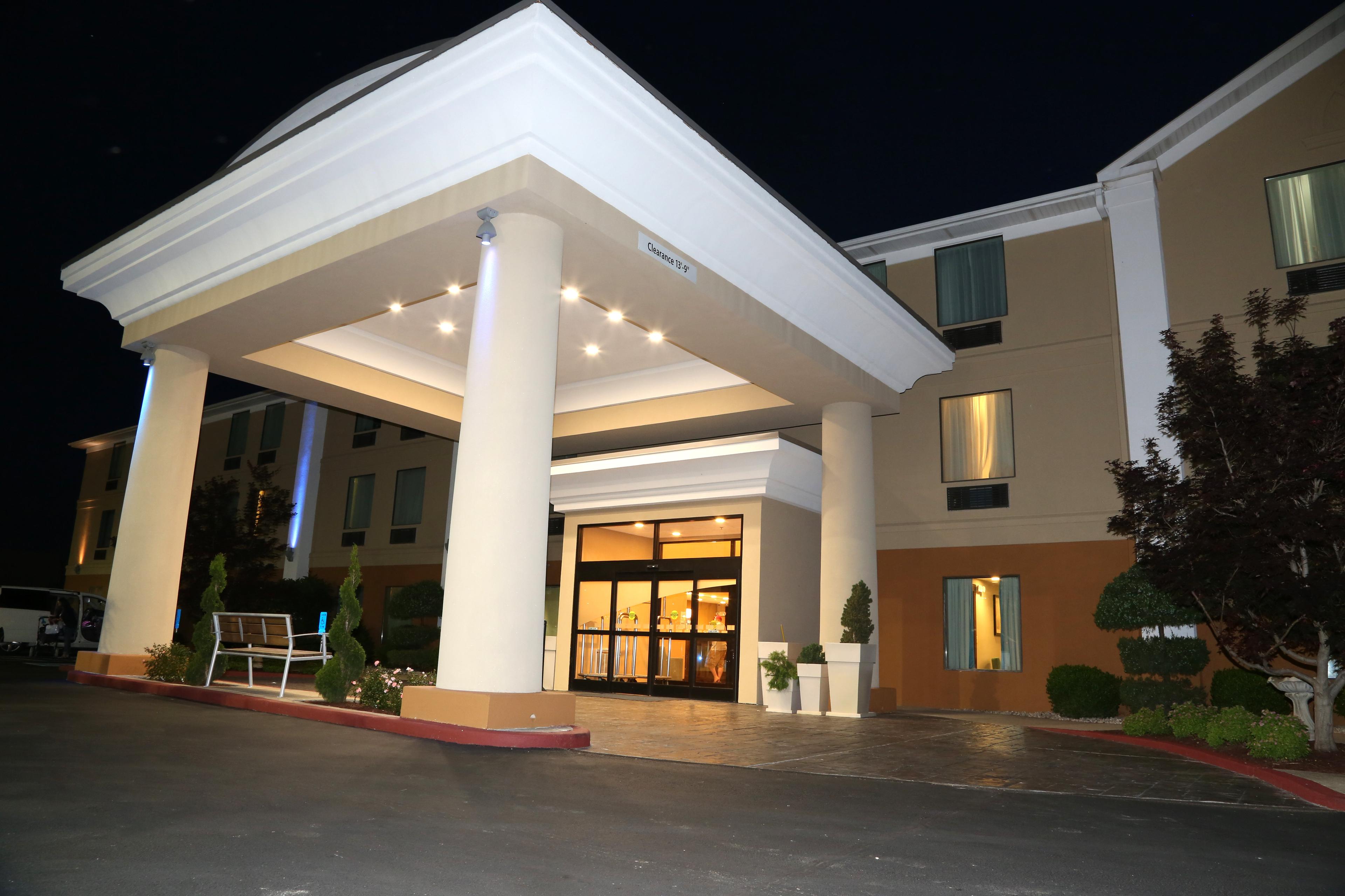 HOLIDAY INN EXP NICHOLASVILLE BY IH