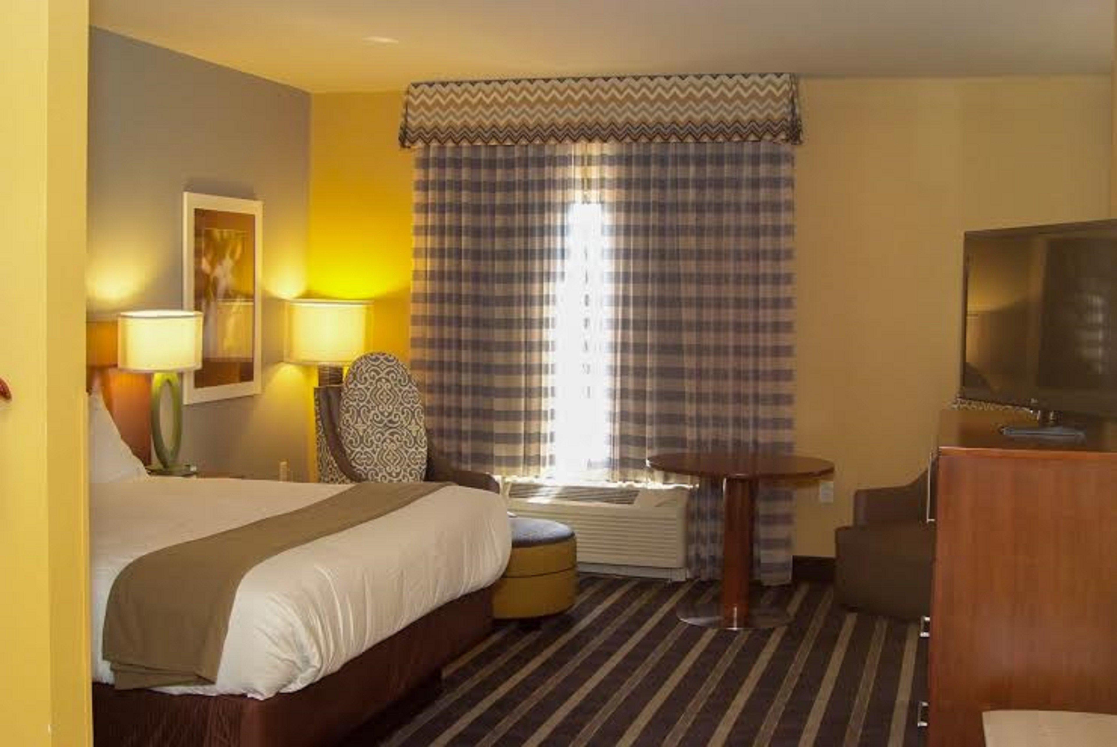 HOLIDAY INN EXP PERRY MALL AREA BY