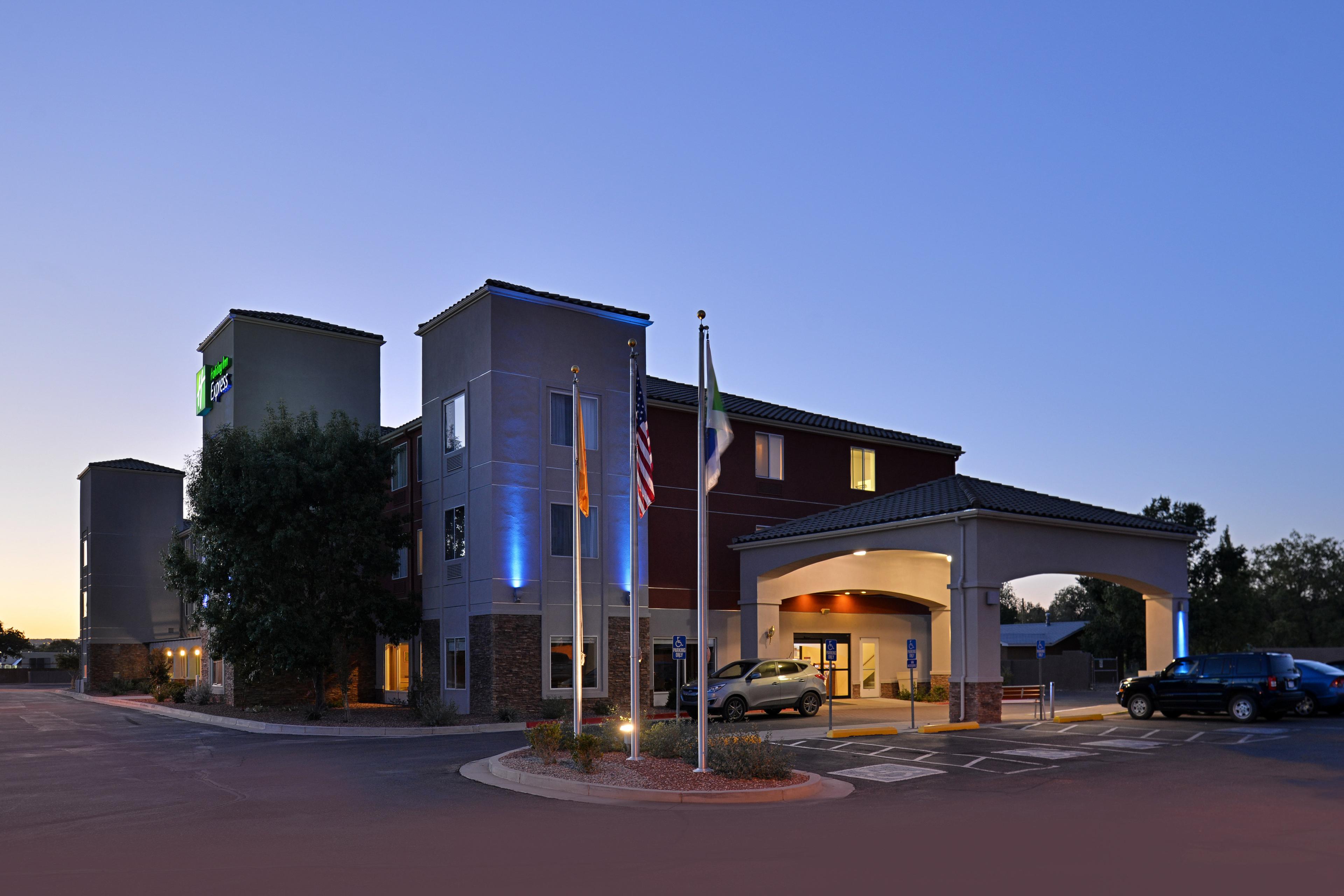 HOLIDAY INN EXPRESS BERNALILLO BY I