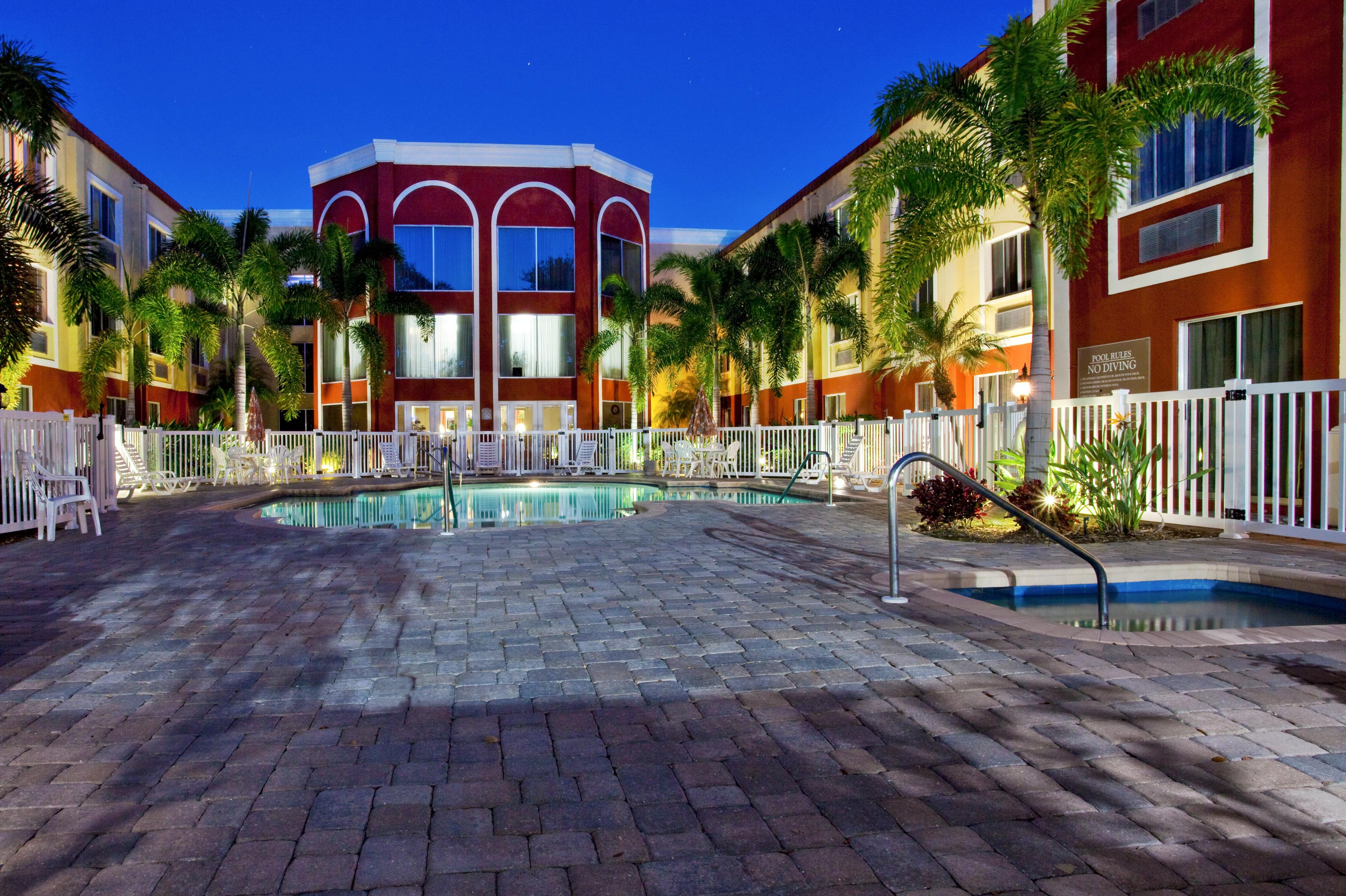 HOLIDAY INN EXP STES WEST