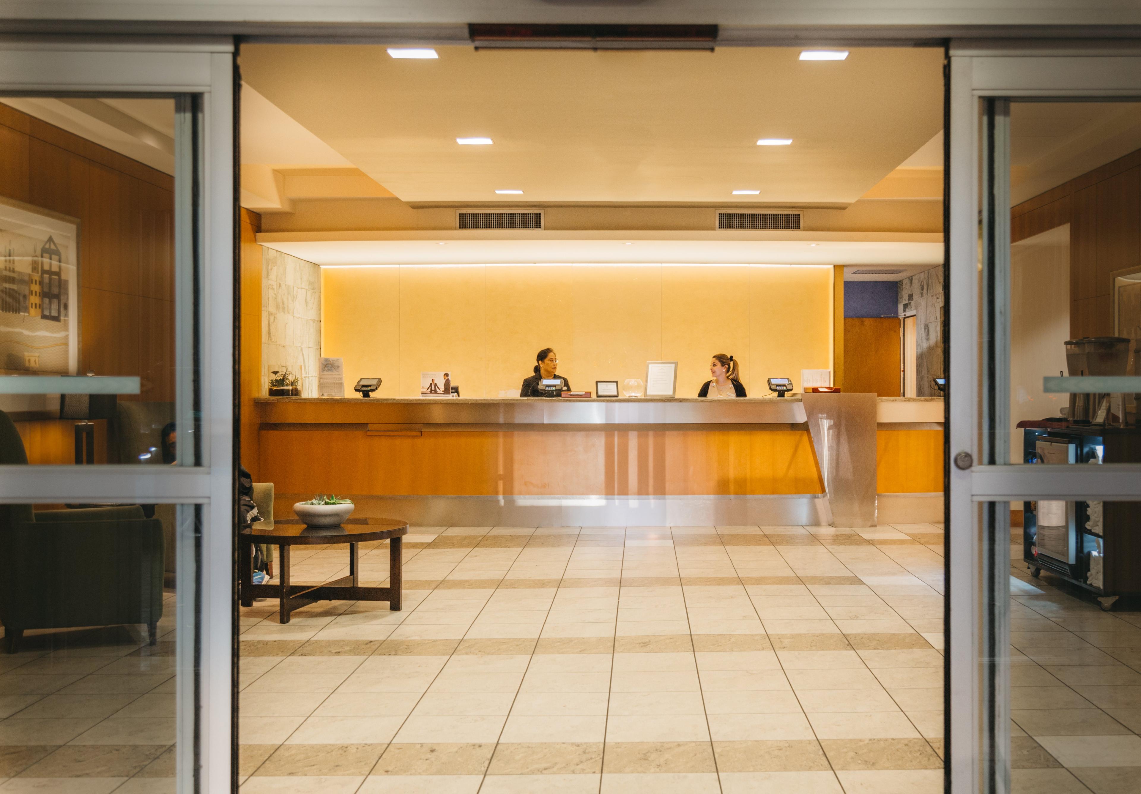 CROWNE PLAZA ARPT BURLINGAME BY IHG