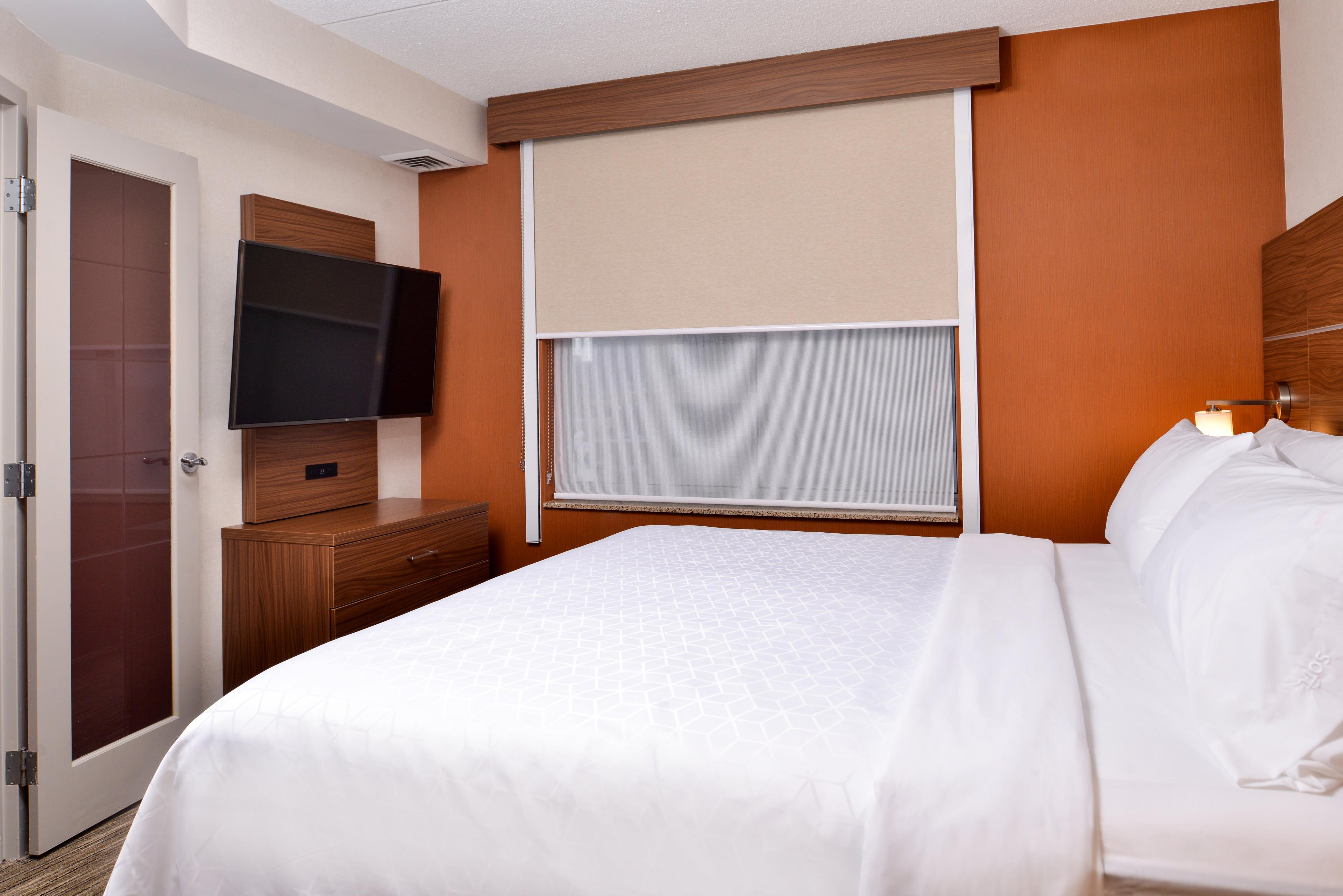 HOLIDAY INN EXP STES DOWNTOWN BY IH
