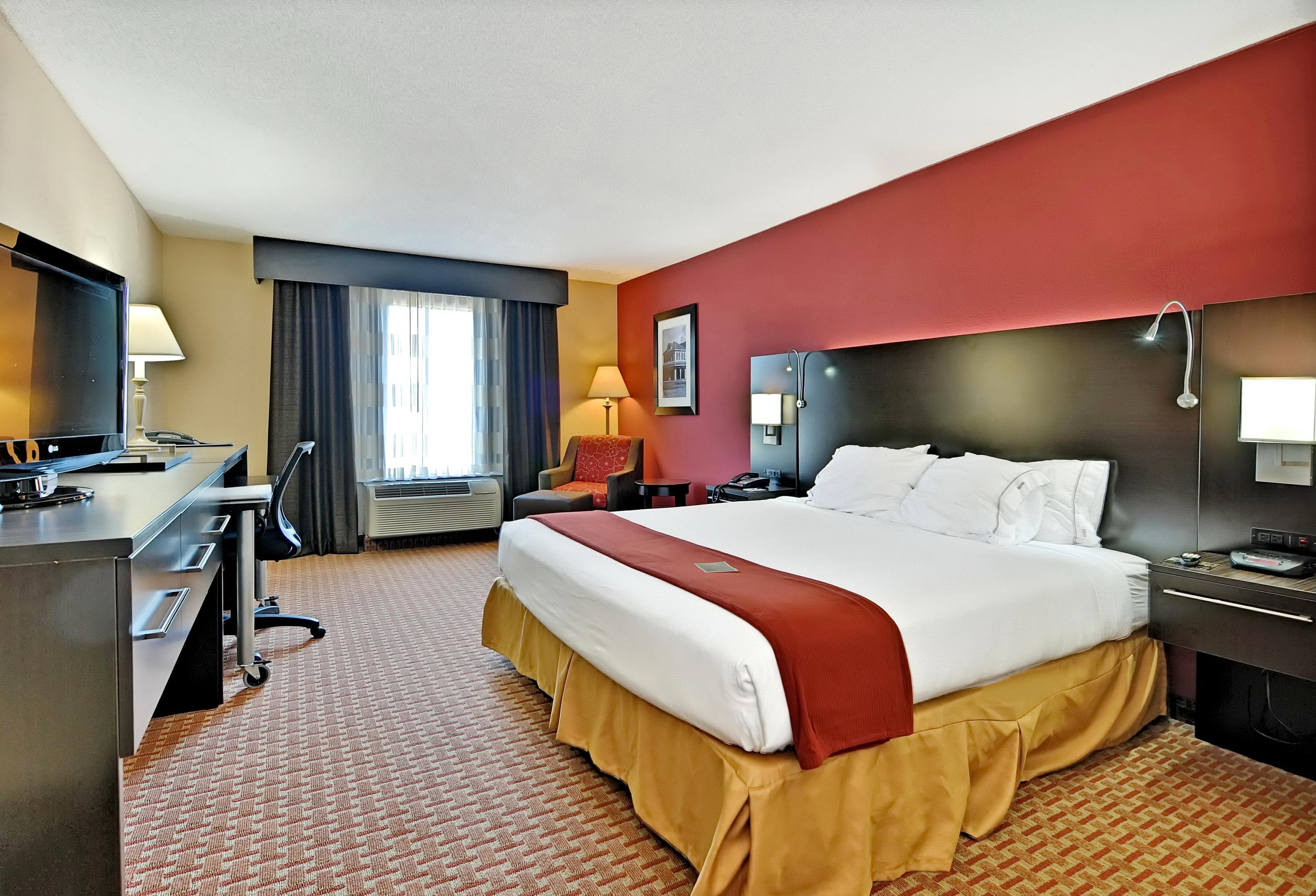 HOLIDAY INN EXPRESS BY IHG