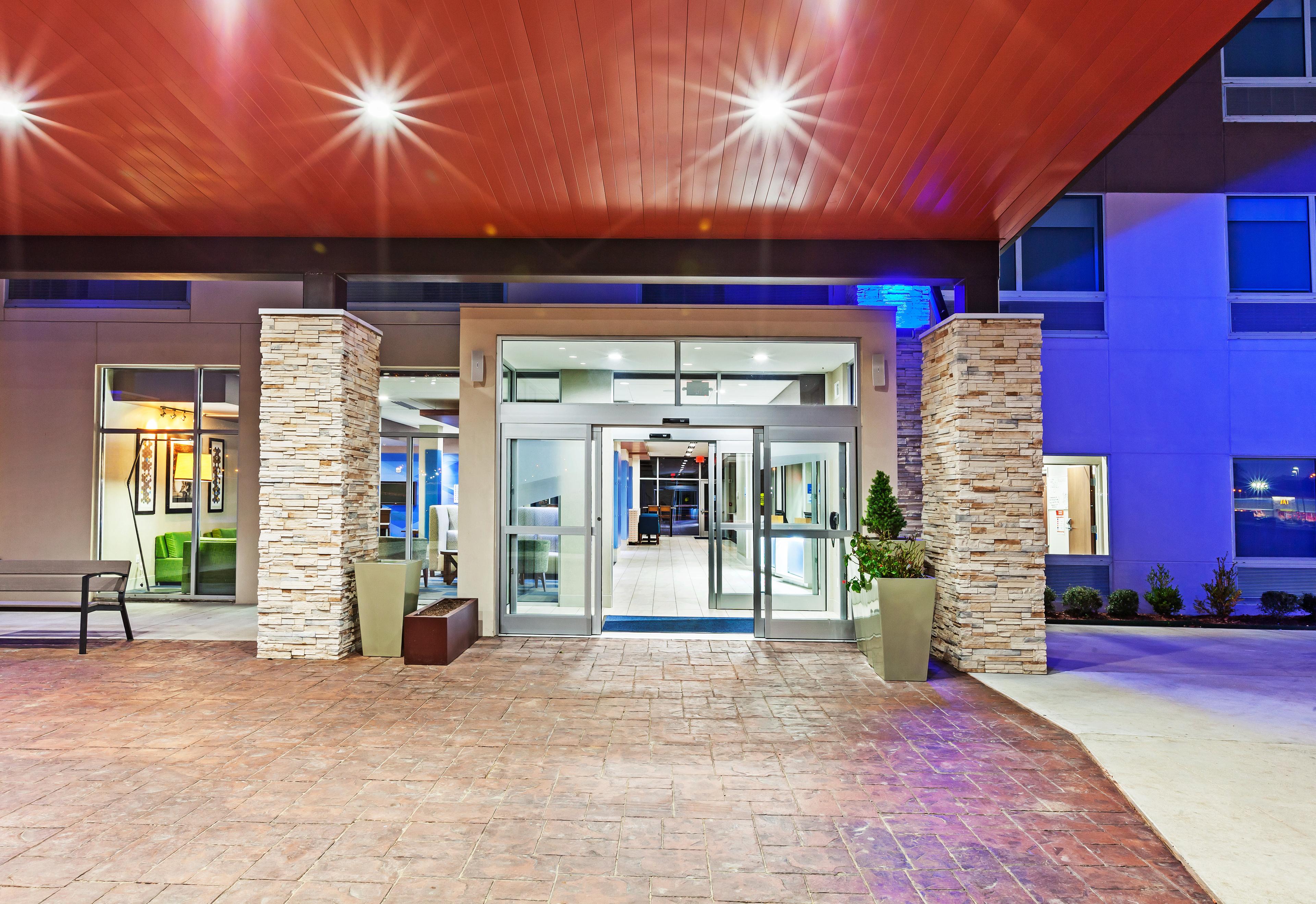 HOLIDAY INN EXP STES WEST - SAND SP