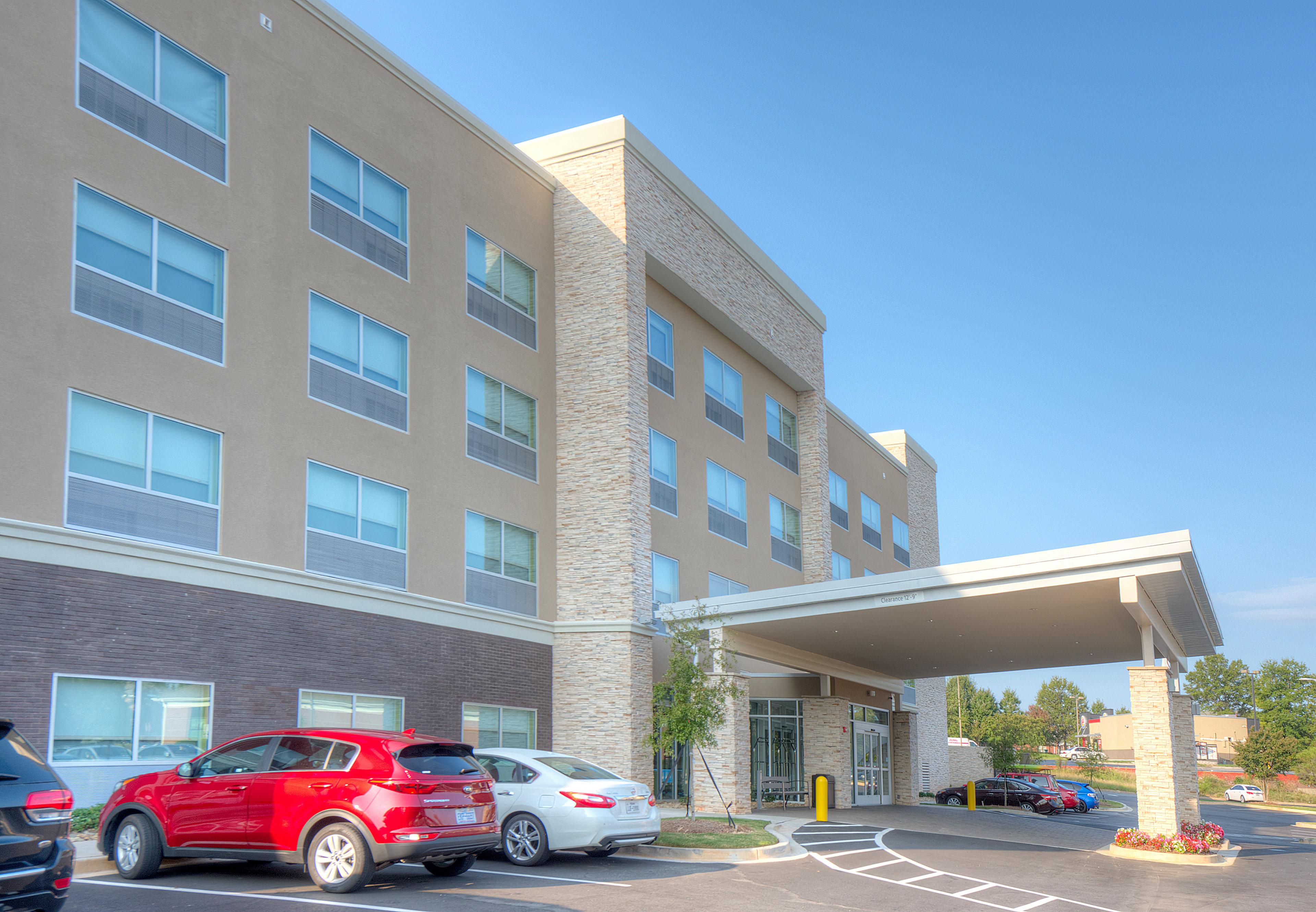 HOLIDAY INN EXP STES FORT MILL BY I