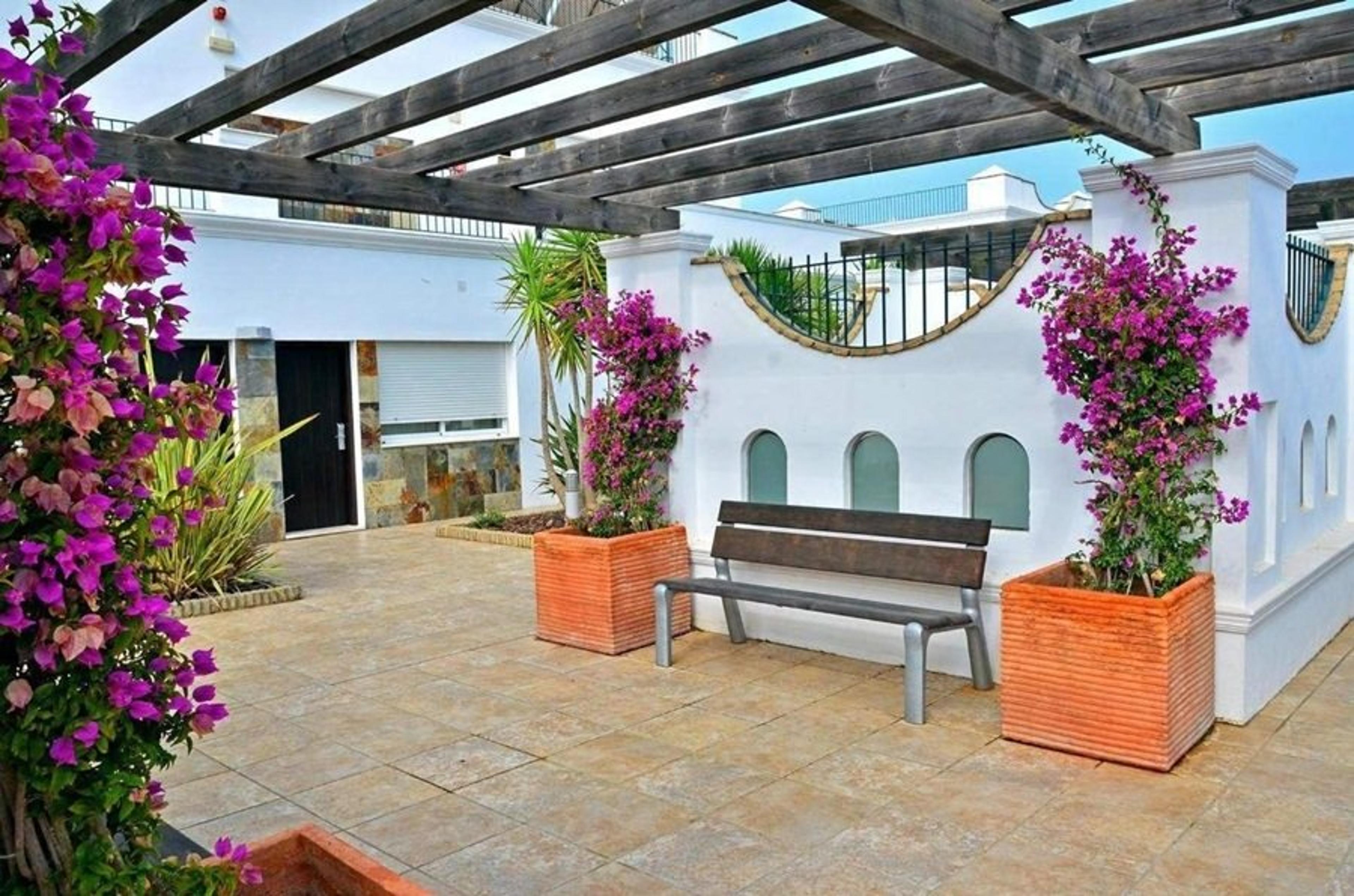 APARTAMENTOS PIEDRAMAR