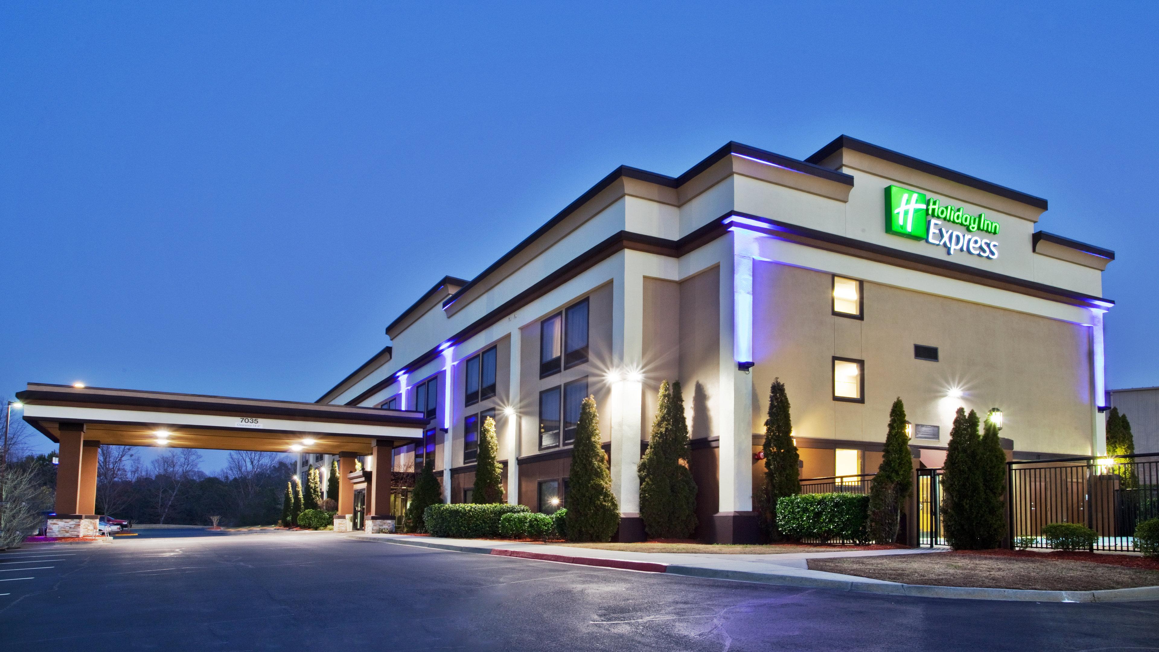 HOLIDAY INN EXP PEACHTREE CORN BY I