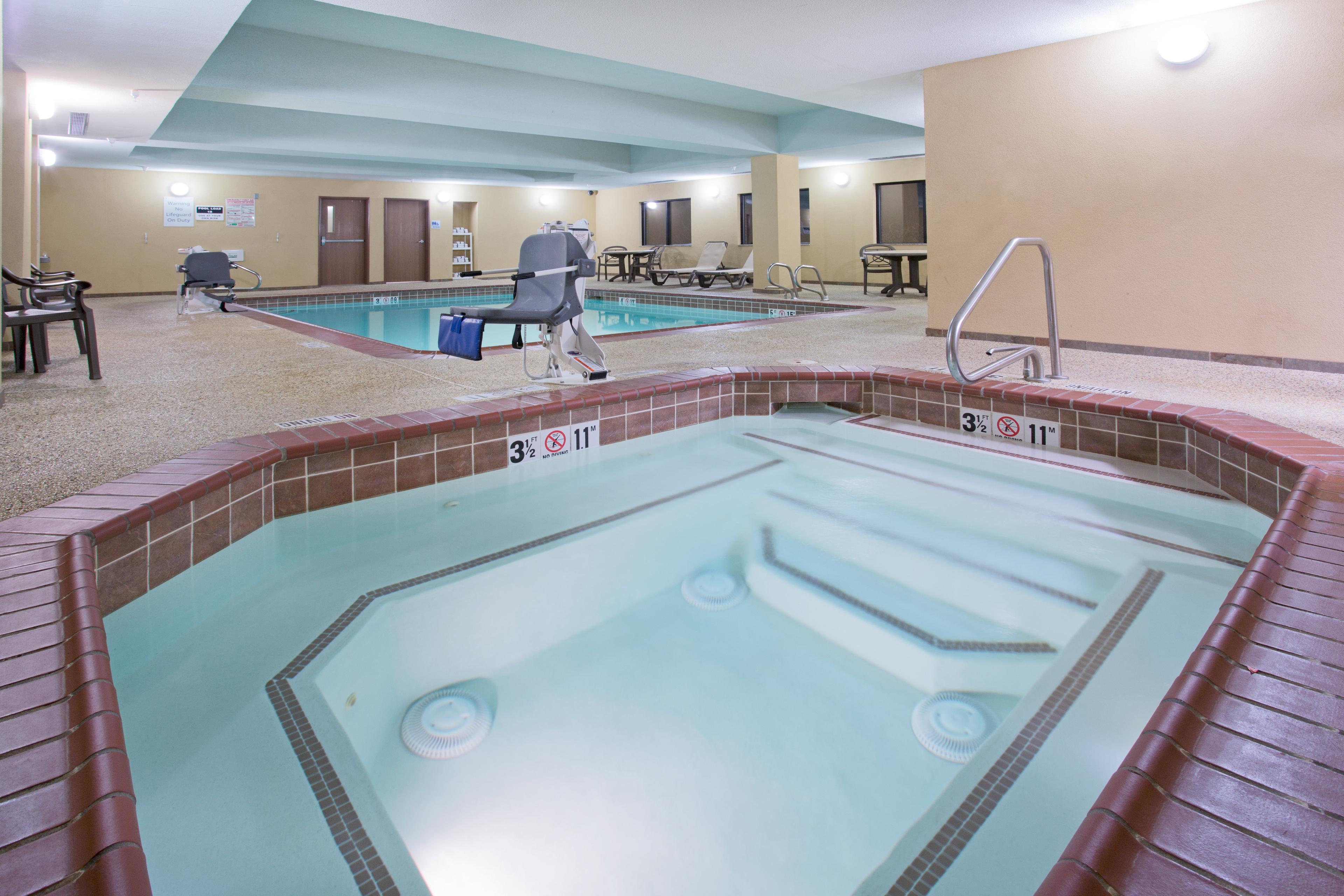 HOLIDAY INN EXP LAS VEGAS BY IHG