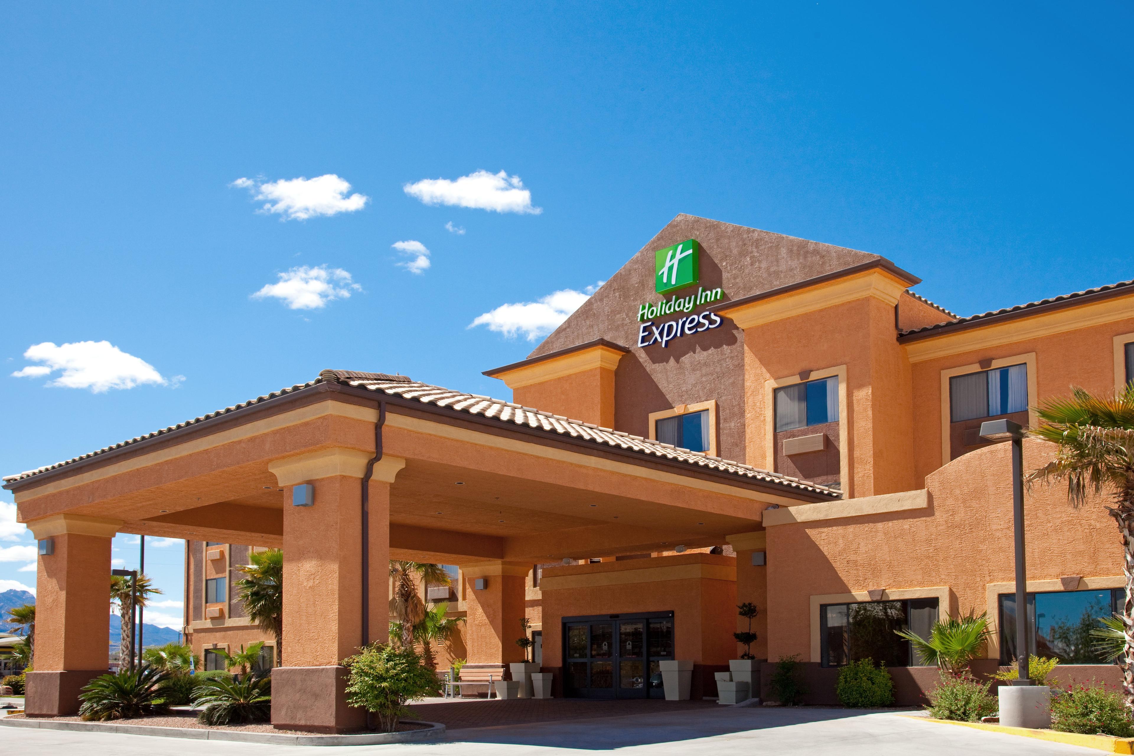 HOLIDAY INN EXPRESS AND SUITES BY I