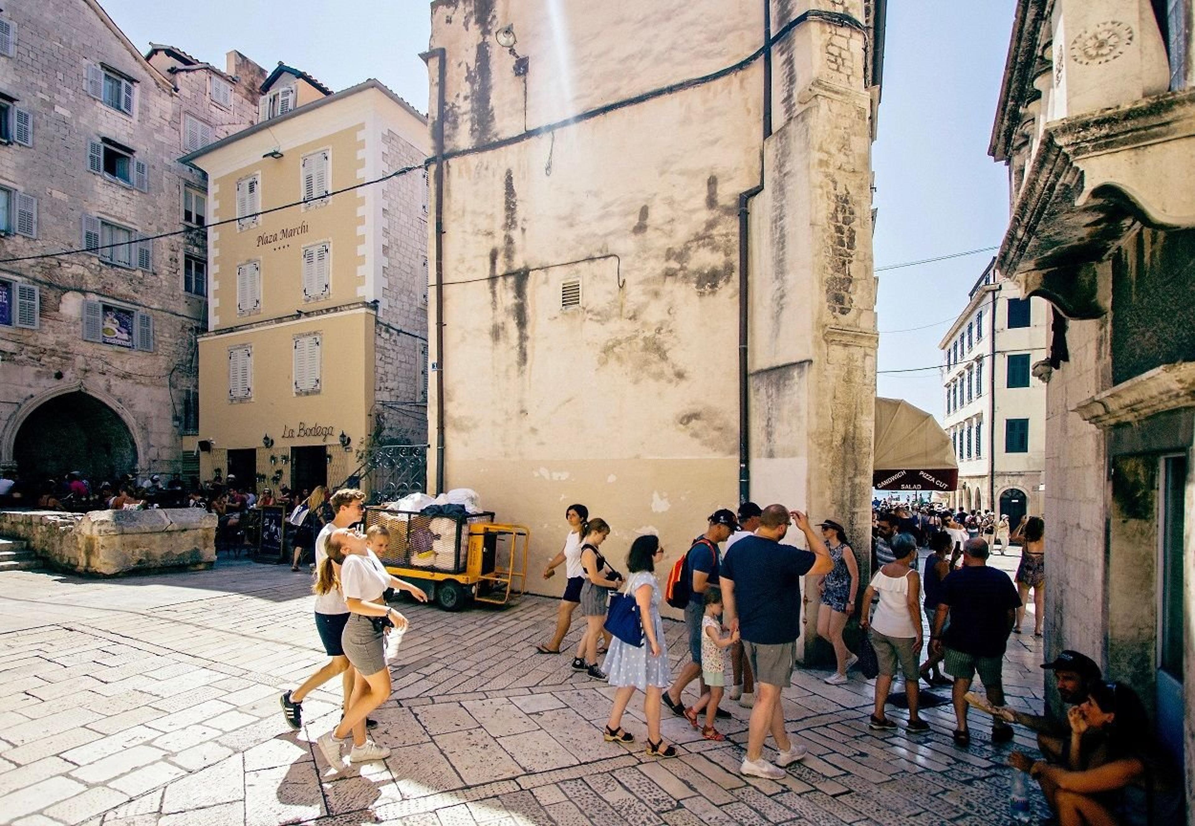 PLAZA MARCHI OLD TOWN QUIANT AND EL