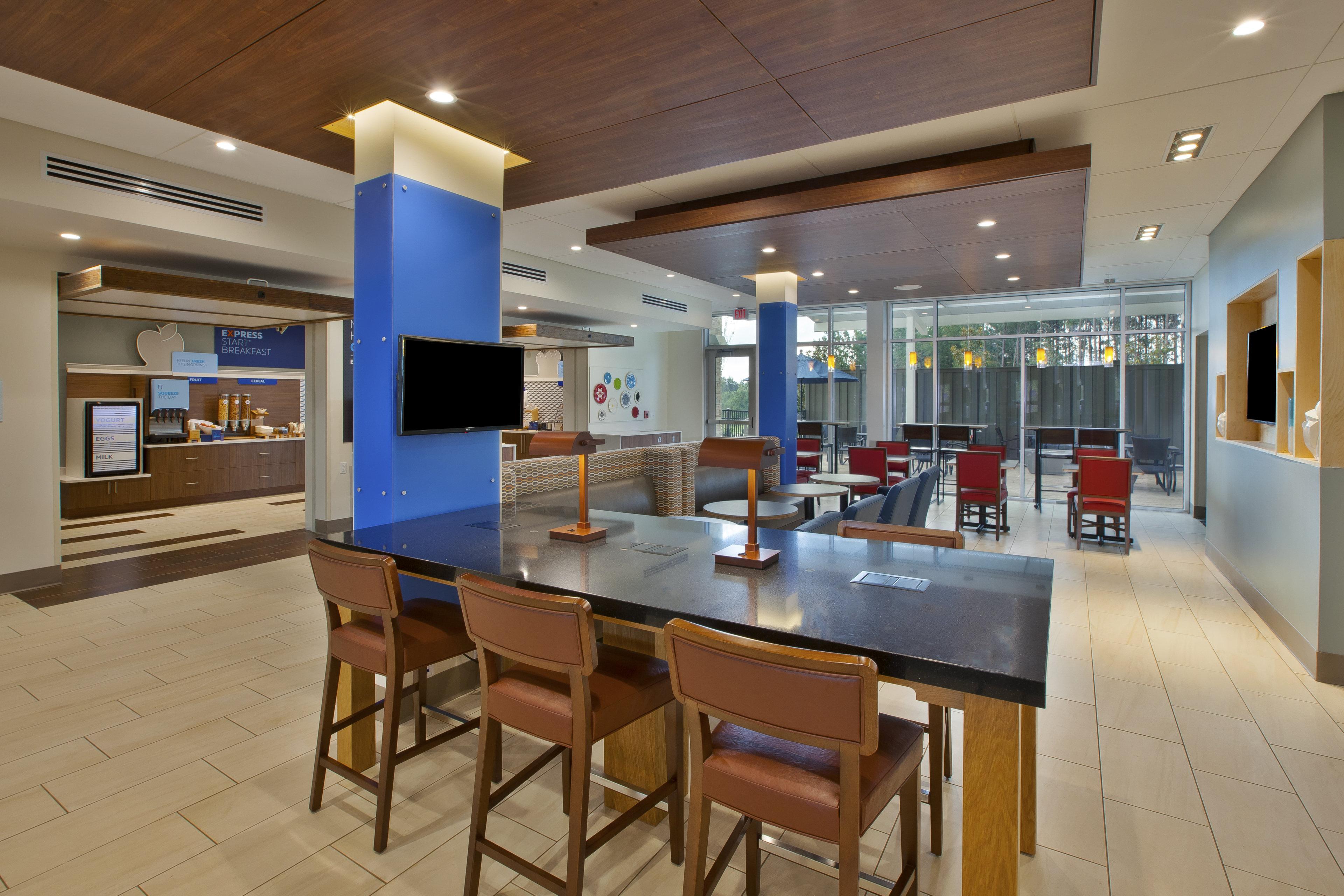 HOLIDAY INN EXP STES SOUTH HILL BY