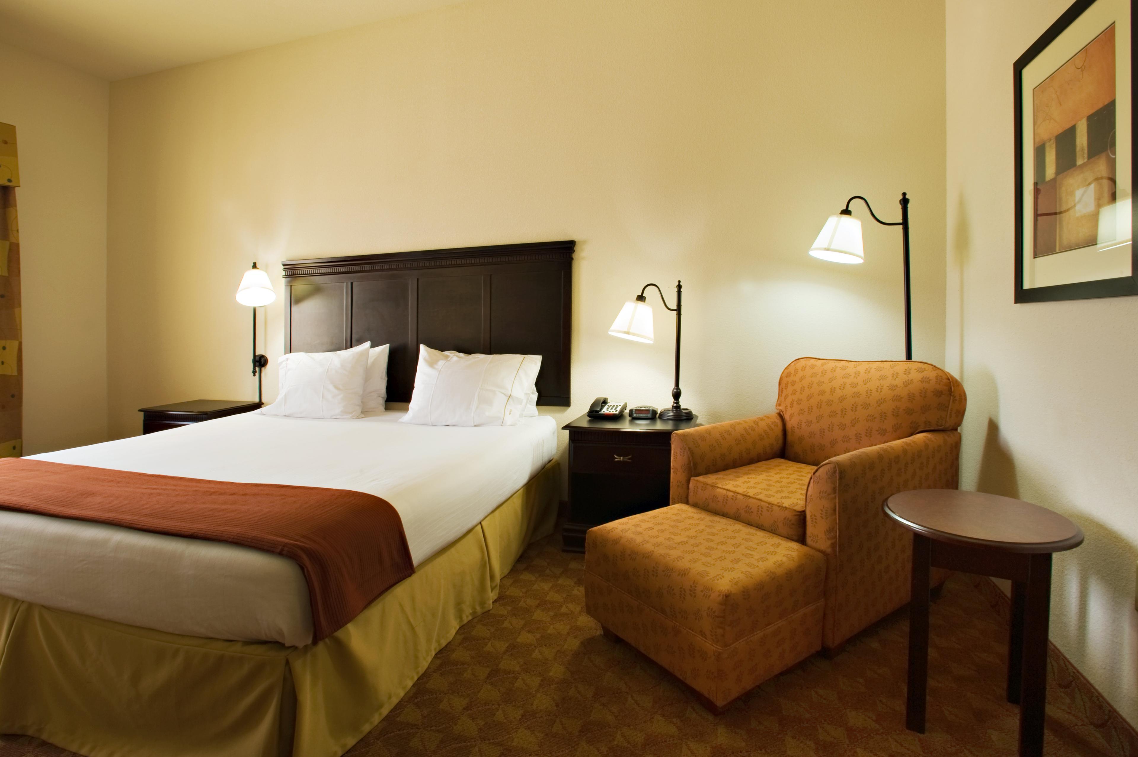 HOLIDAY INN EXPRESS BY IHG