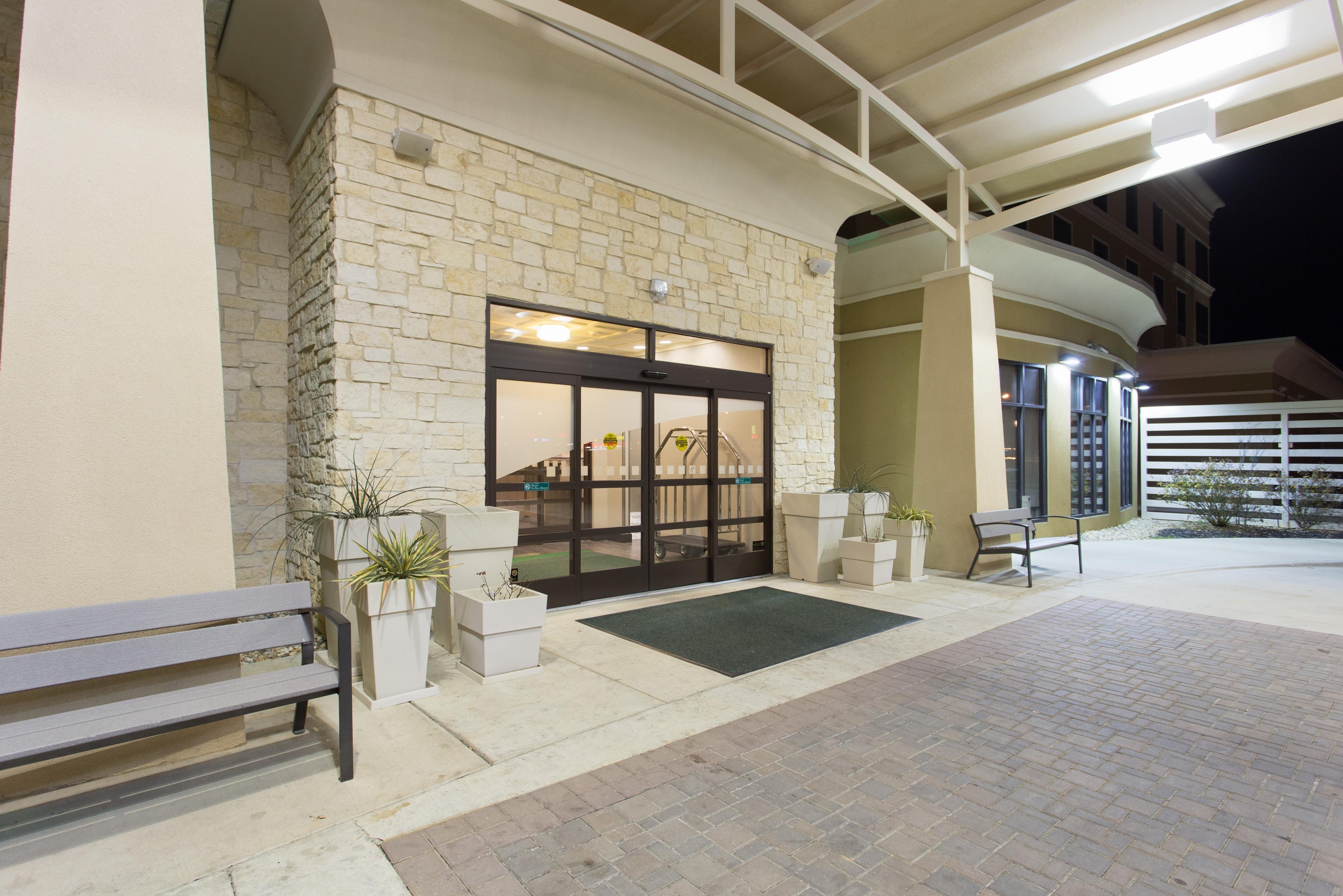 HOLIDAY INN ARKANSAS CONV CTR BY IH