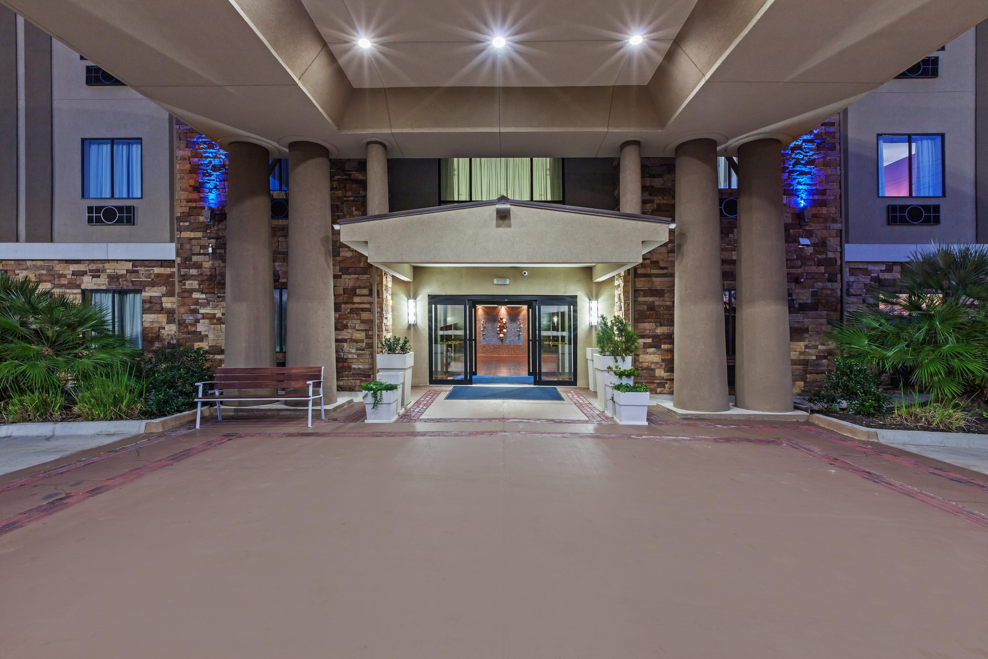 HOLIDAY INN EXP STES CLEVELAND BY I