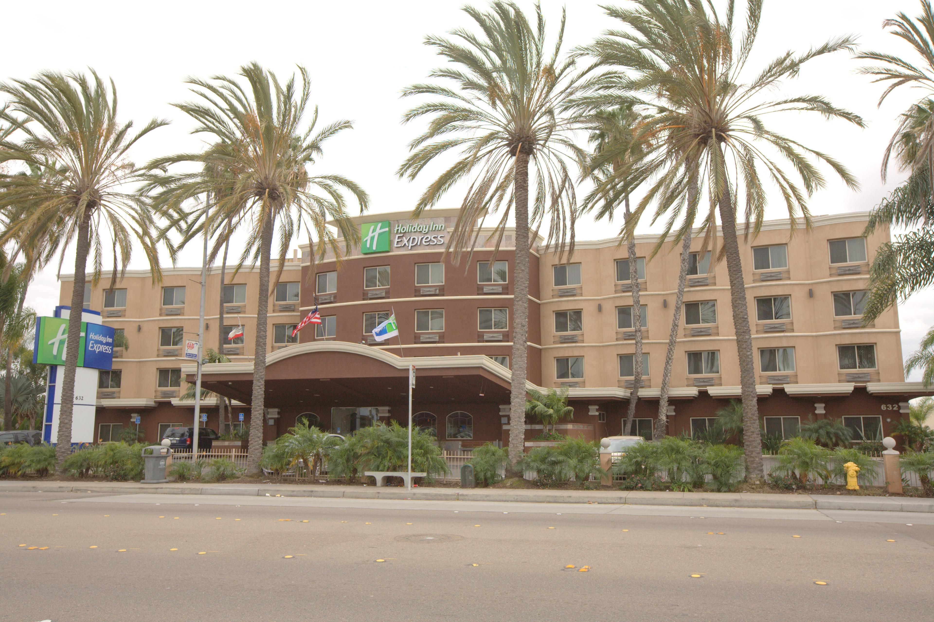 HOLIDAY INN EXP STES CHULA VIS