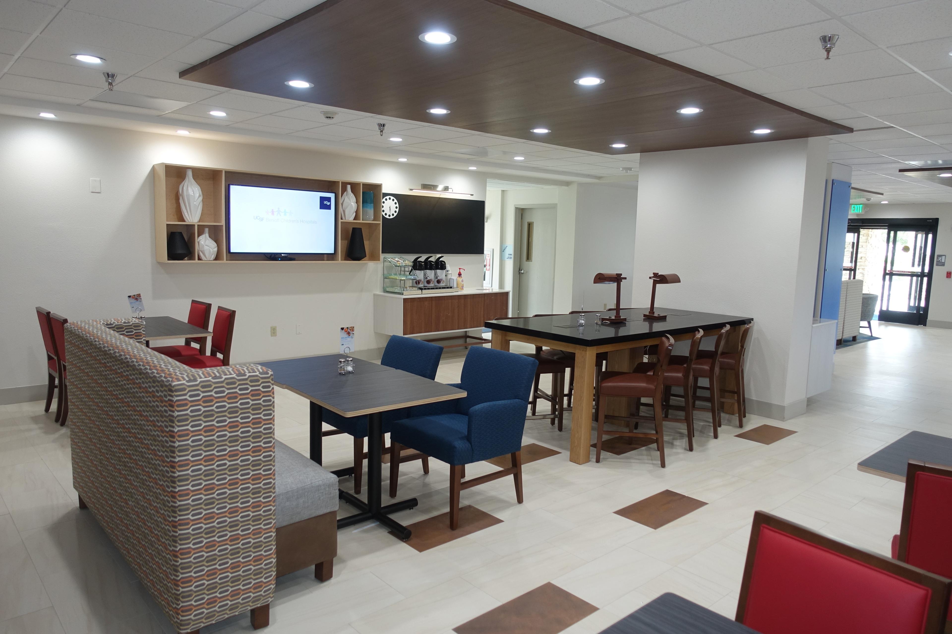 HOLIDAY INN EXP STES BRENTWOOD BY I