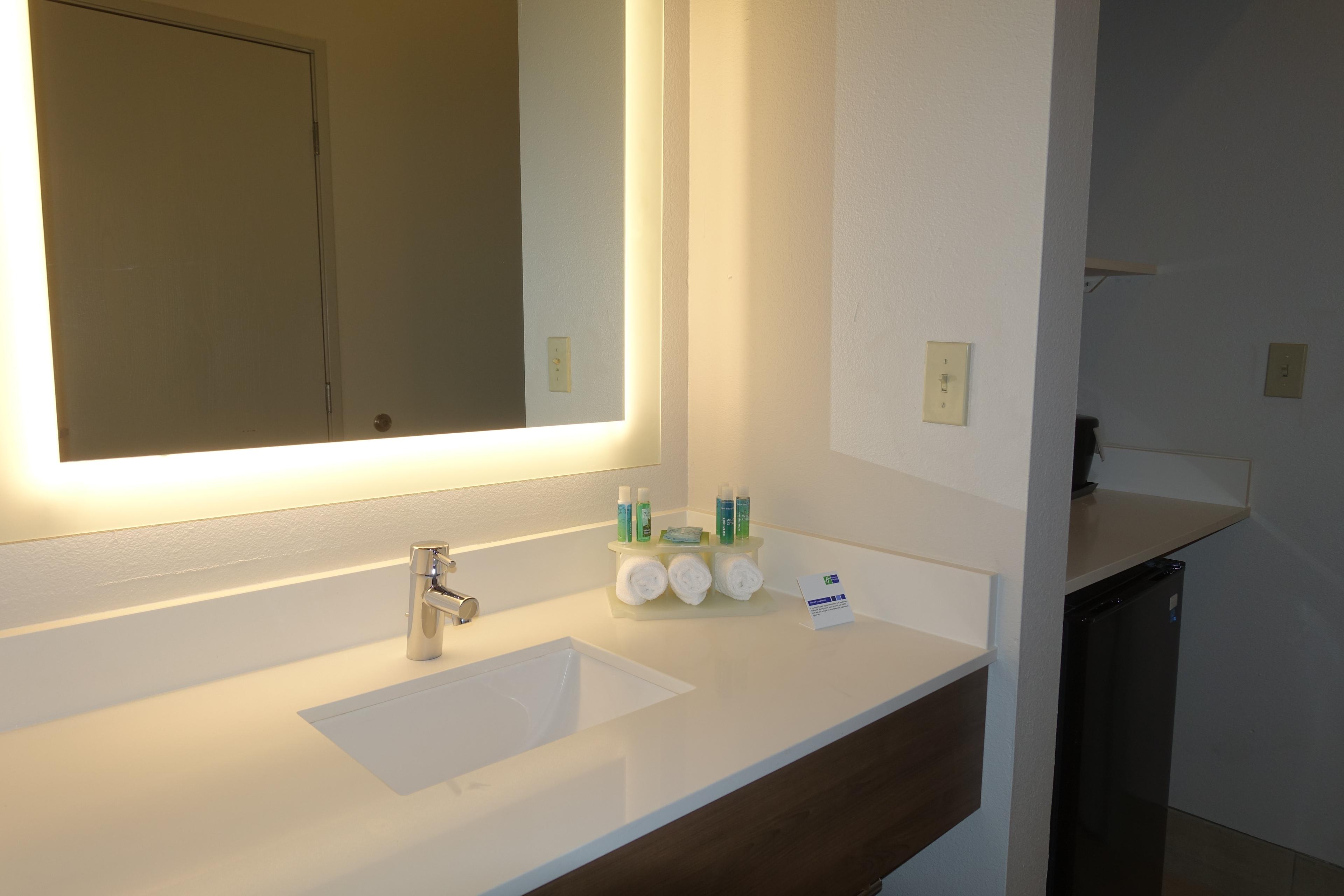 HOLIDAY INN EXP STES BRENTWOOD BY I