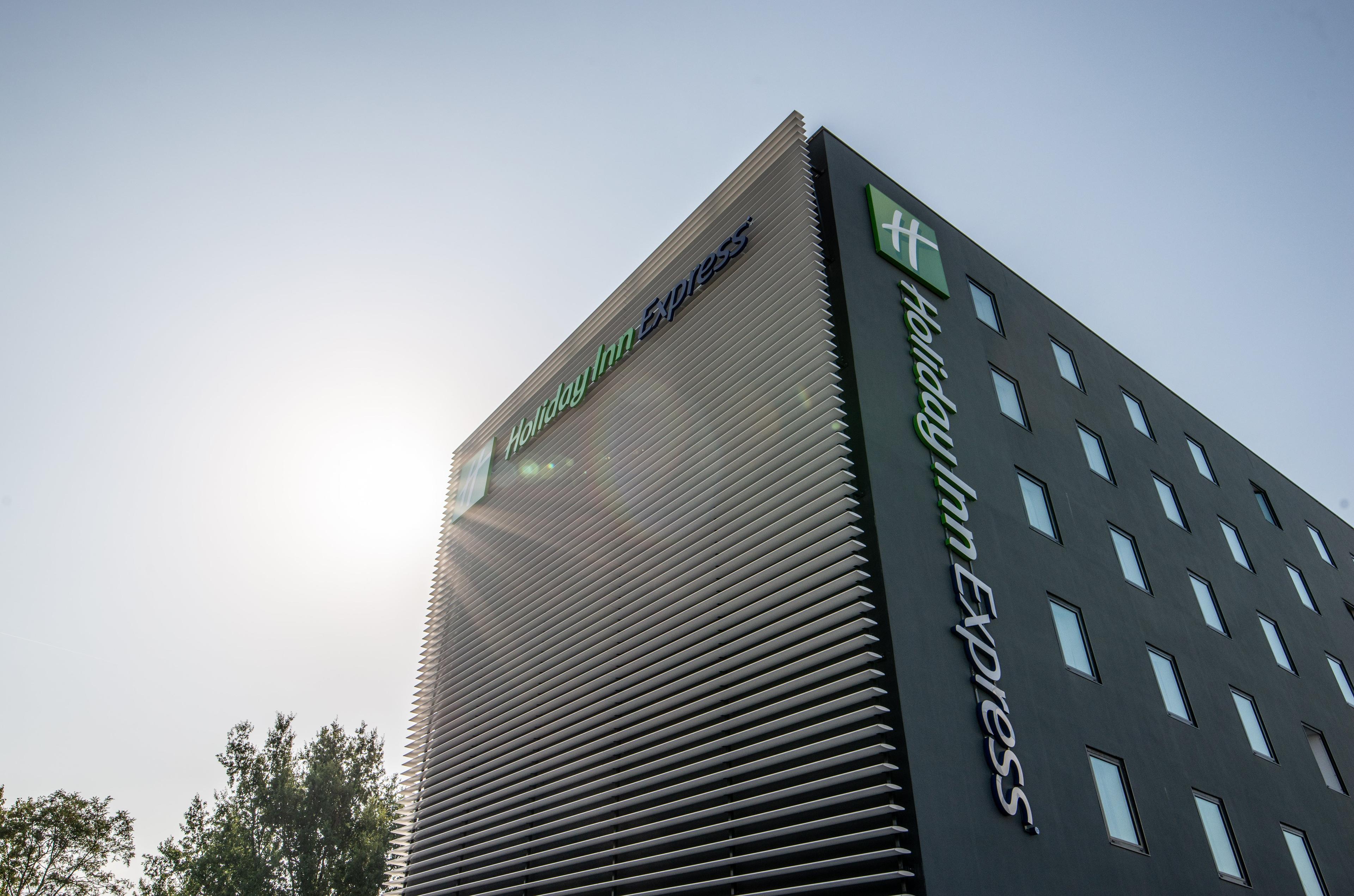 HOLIDAY INN EXP LORMONT BY IHG