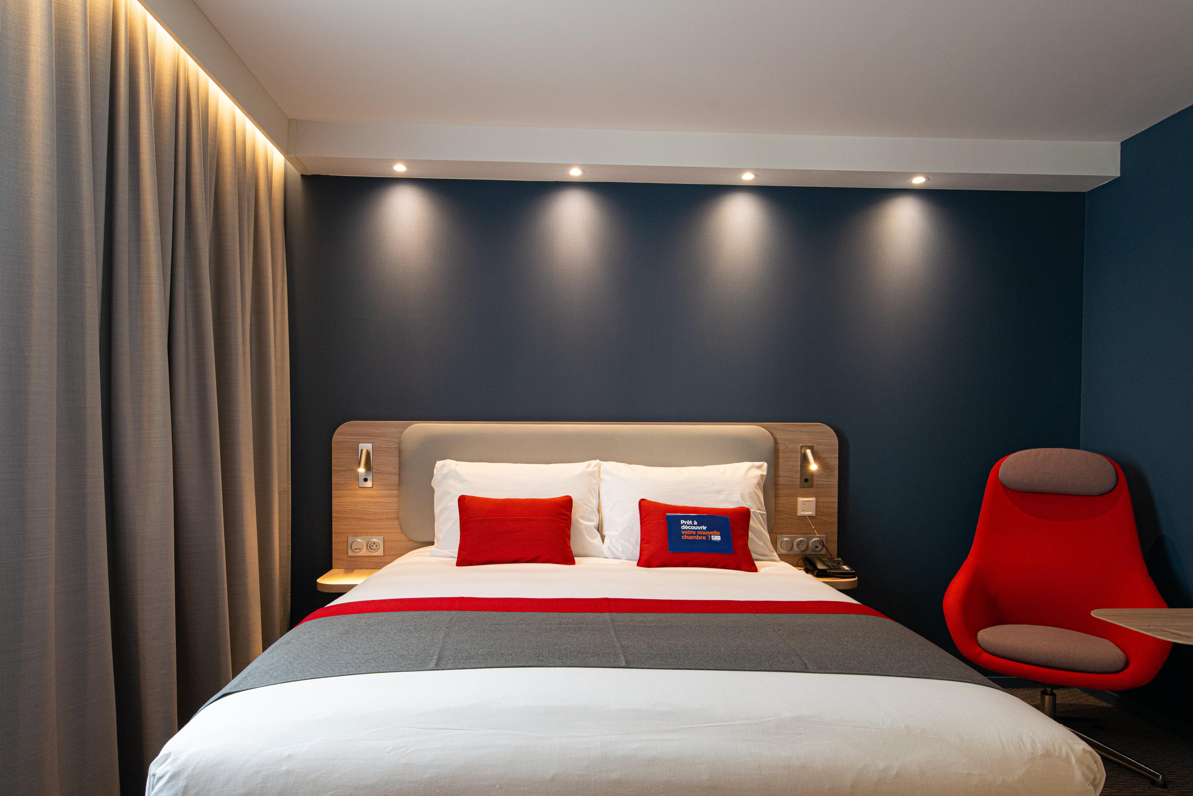 HOLIDAY INN EXP LORMONT BY IHG