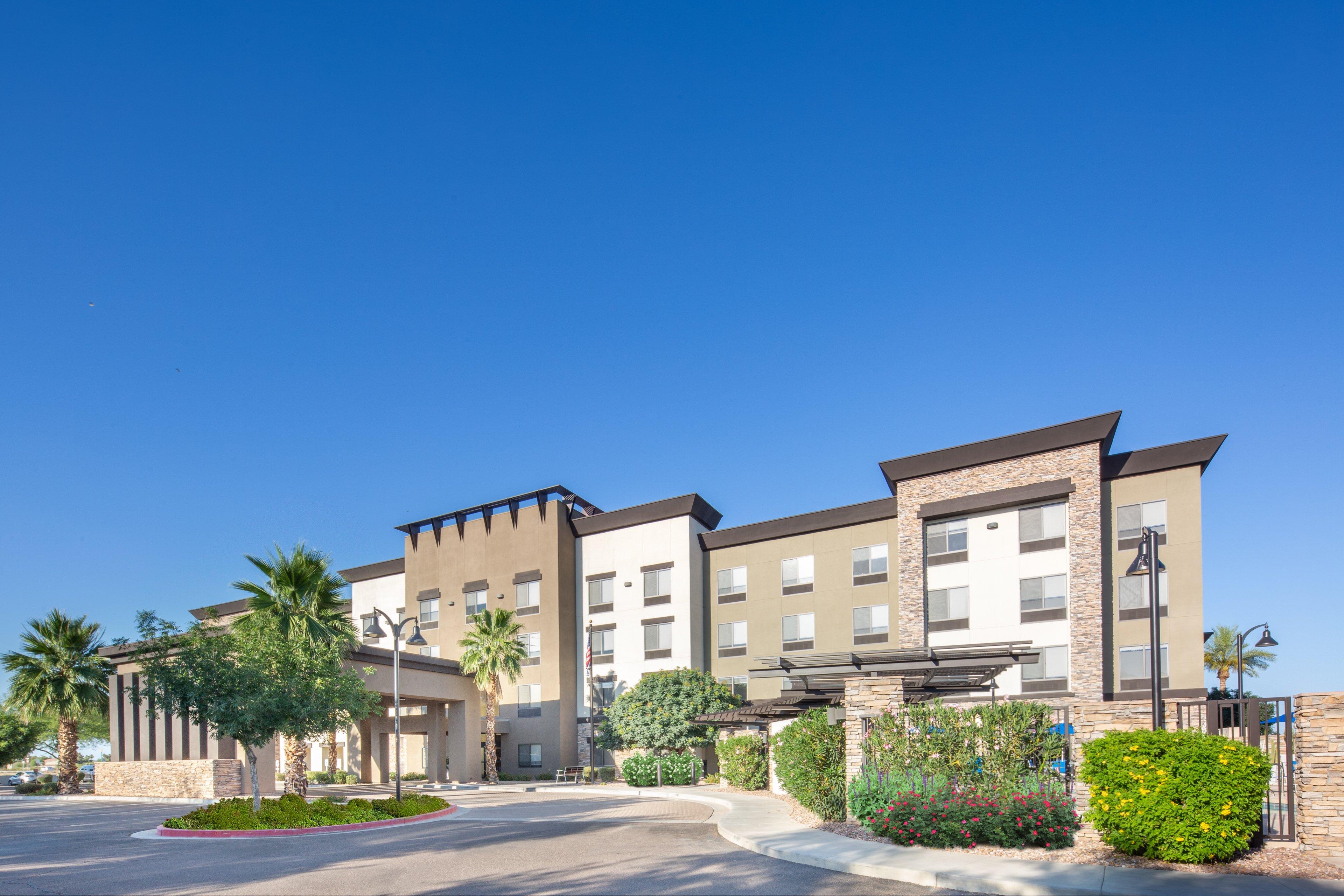 HOLIDAY INN EXP STES SURPRISE BY IH