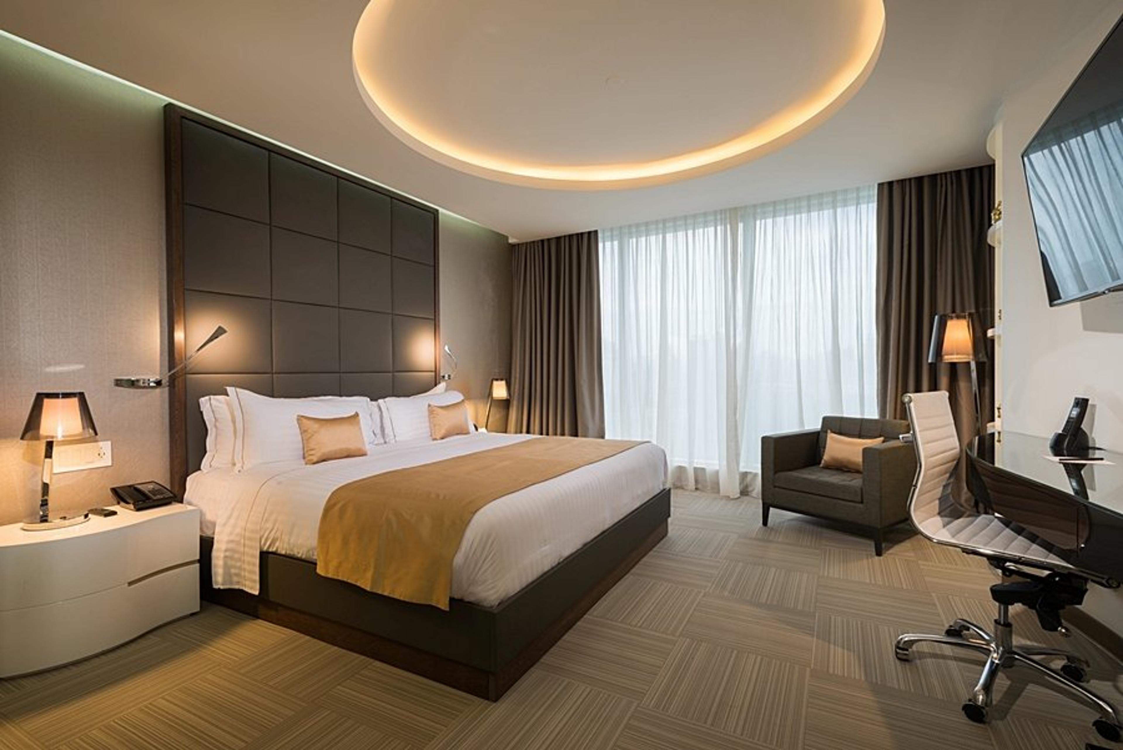 LAS AMERICAS GOLDEN TOWER