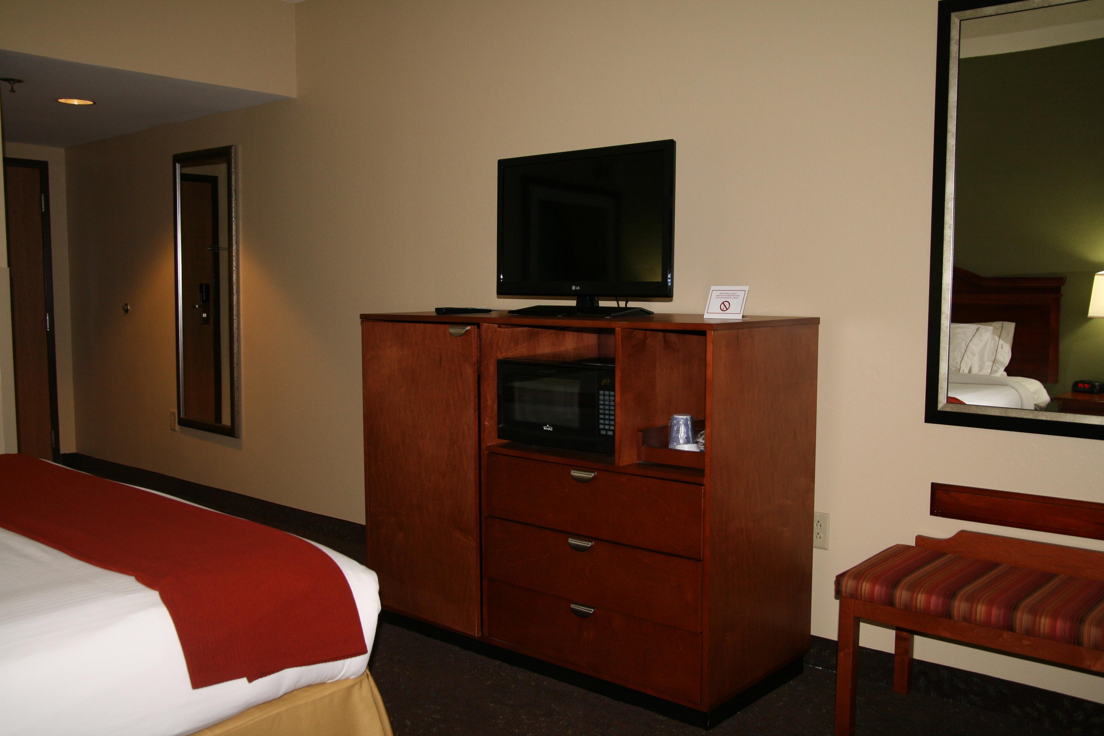 HOLIDAY INN EXP STES GREENVILLE BY