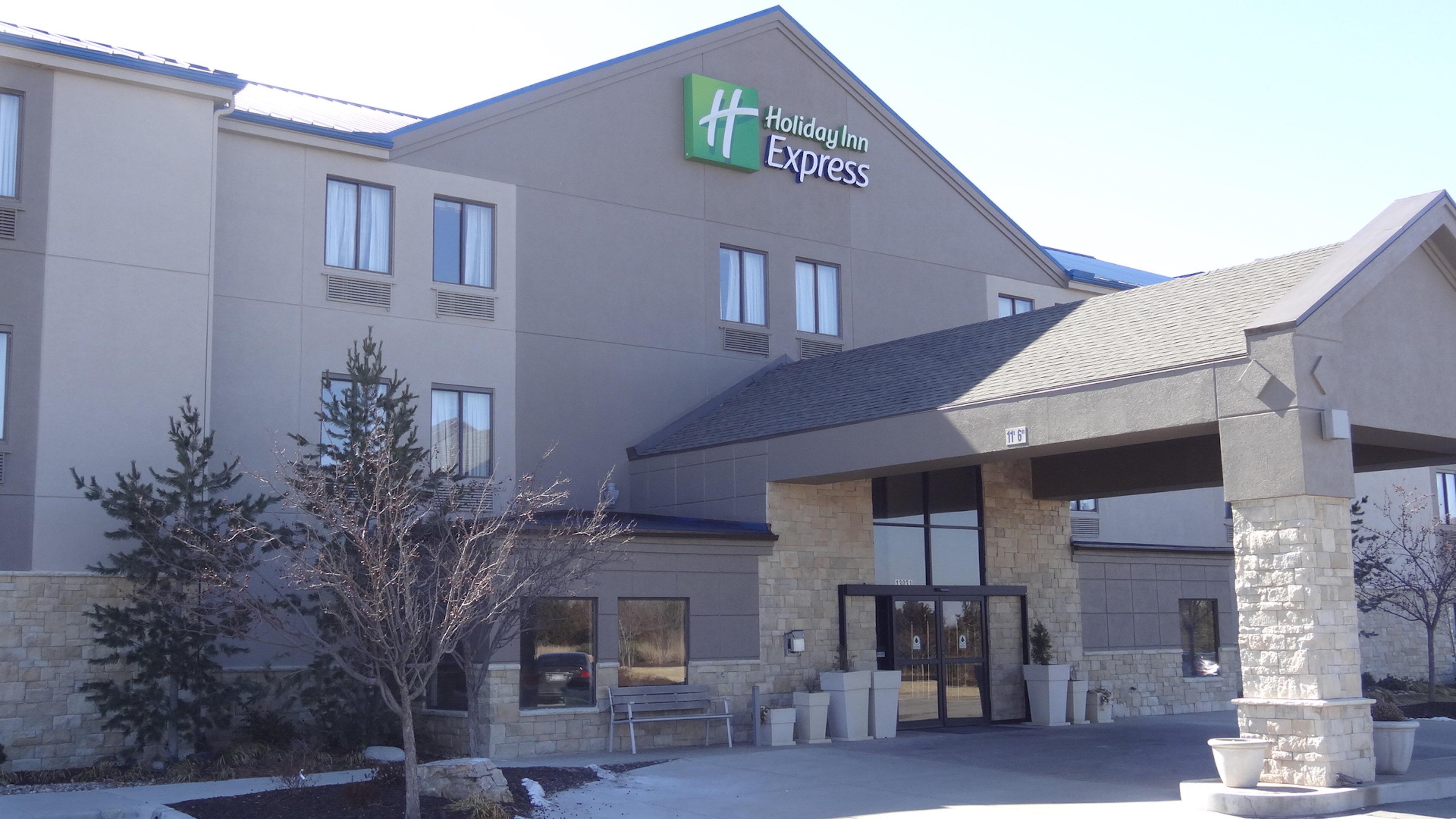 HOLIDAY INN EXP BONNER SPRING BY IH