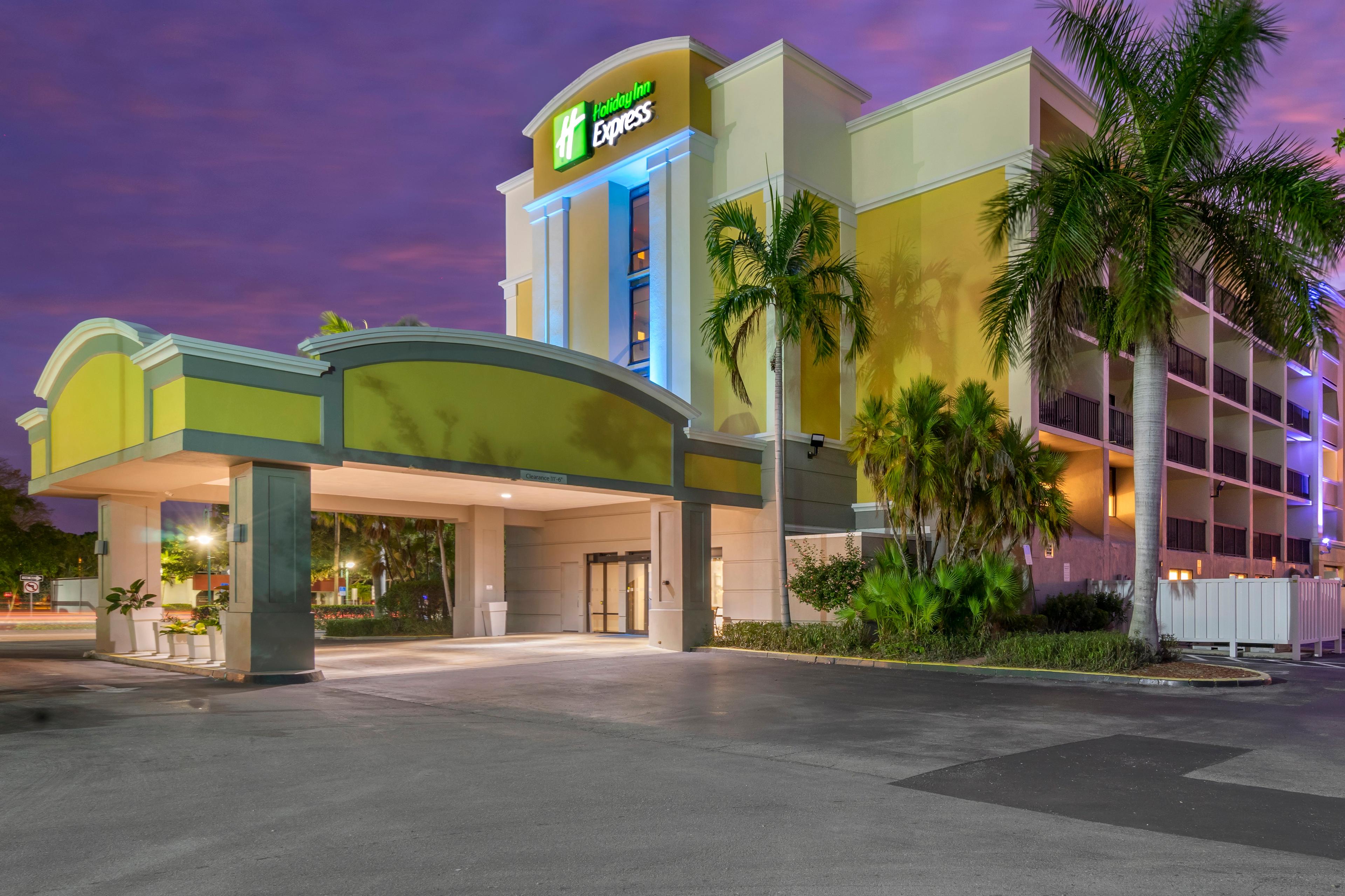 HOLIDAY INN EXP CAPE CORAL BY IHG