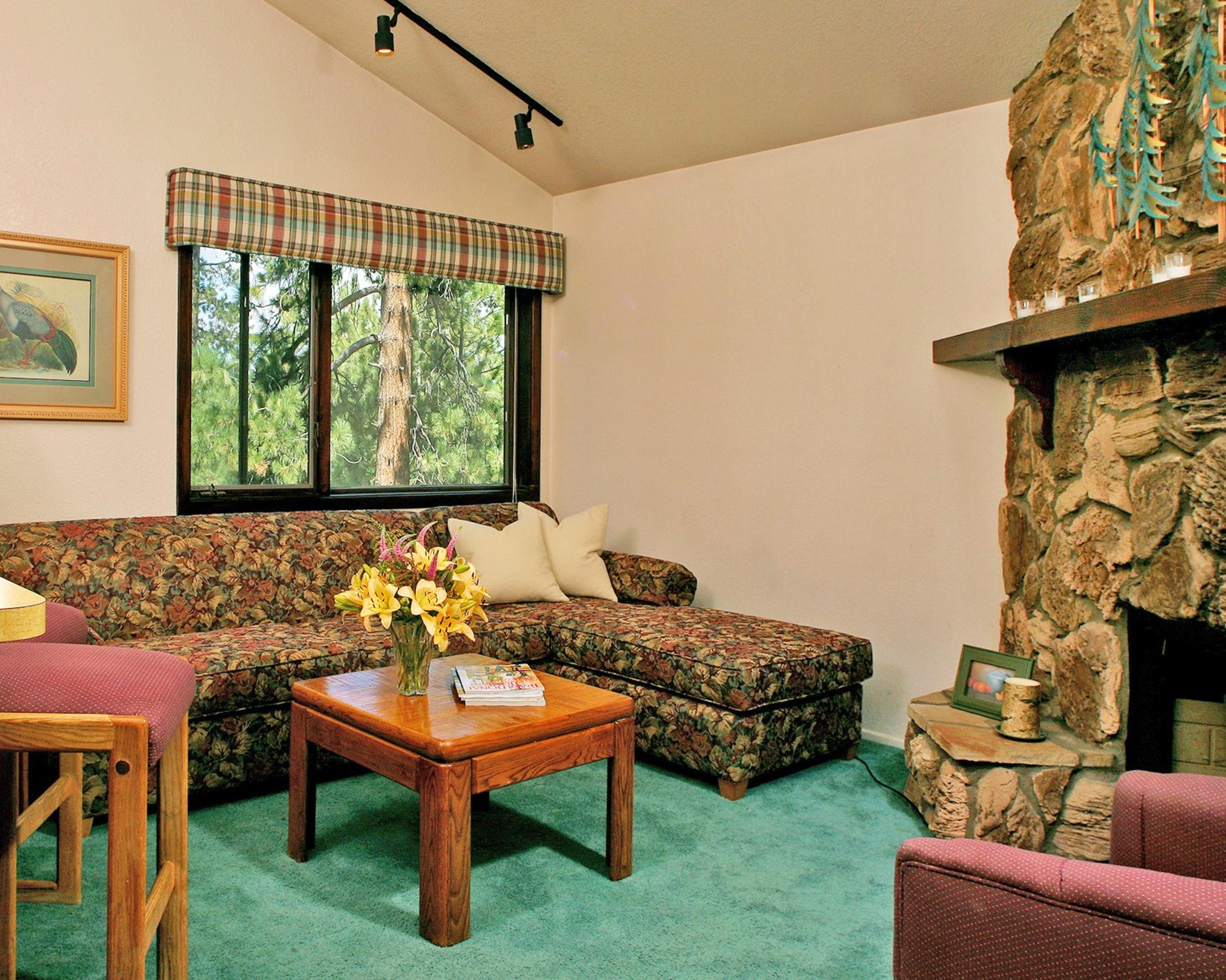SNOW LAKE LODGE