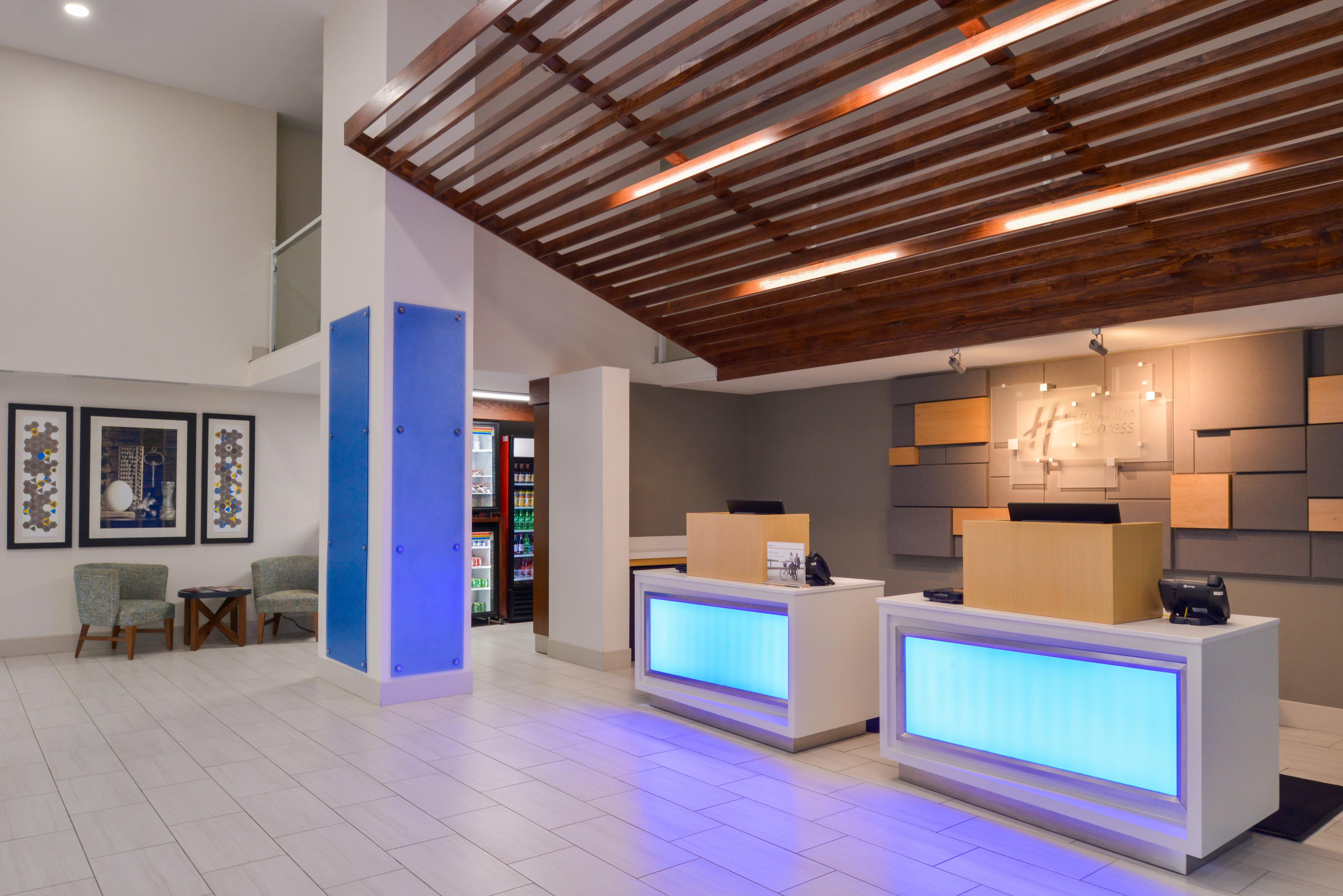 HOLIDAY INN EXP STES DOWNTOWN BY IH