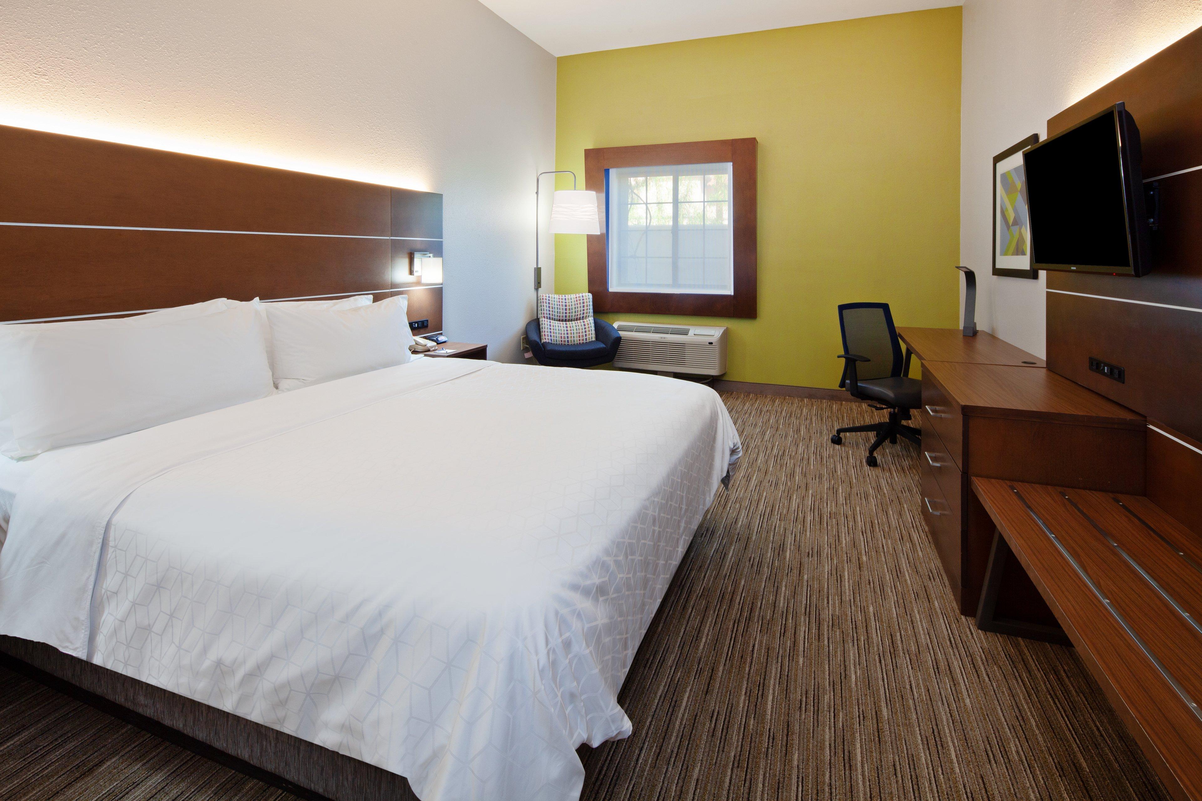 HOLIDAY INN EXP STES RANCHO MI BY I